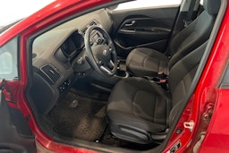 punainen Kia Rio 2015 kuva 3.