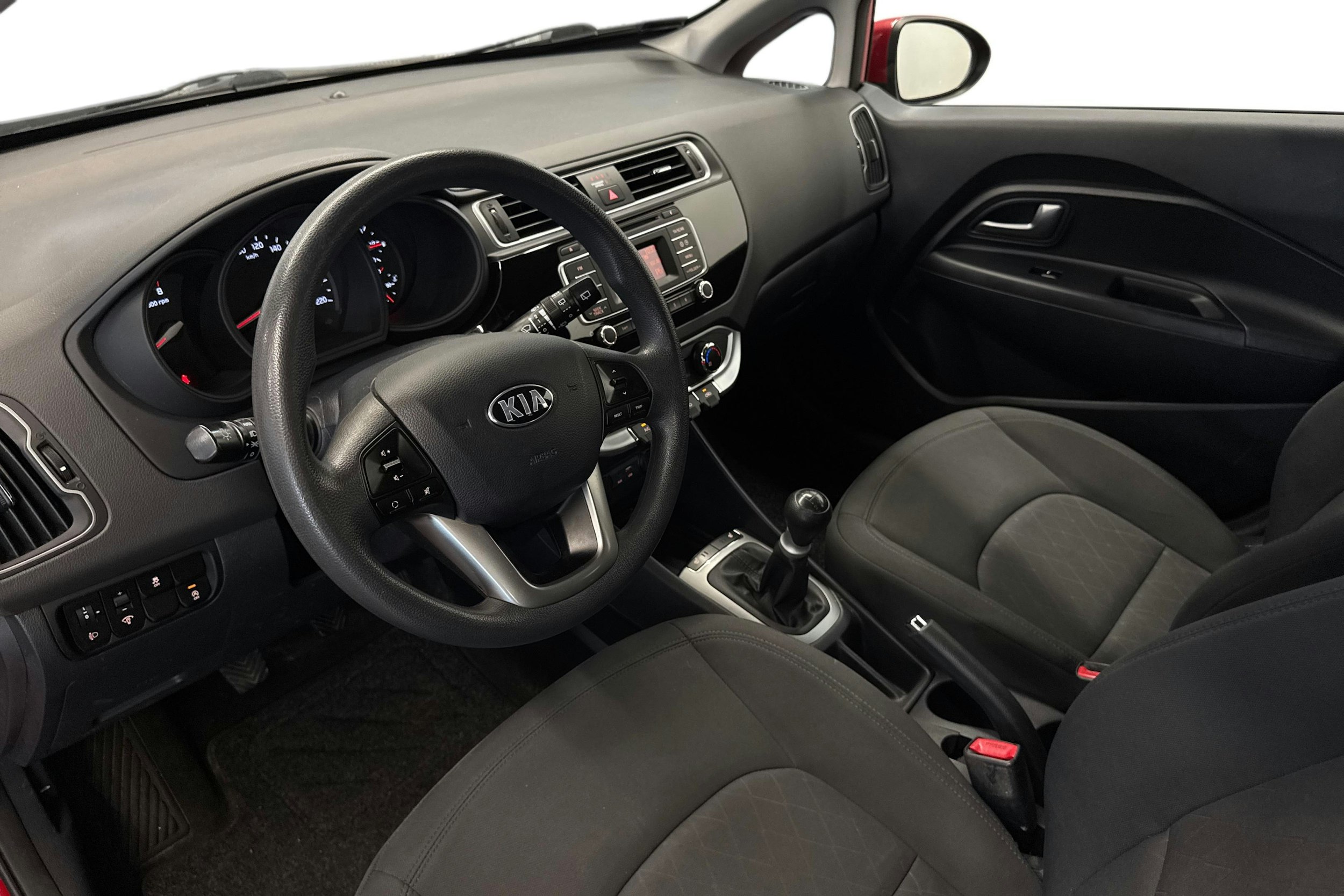 punainen Kia Rio 2015 kuva 6.