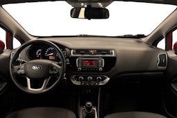 punainen Kia Rio 2015 kuva 7.