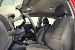 punainen Kia Rio 2015 kuva 12.