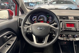 punainen Kia Rio 2015 kuva 13.