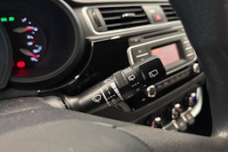 punainen Kia Rio 2015 kuva 16.