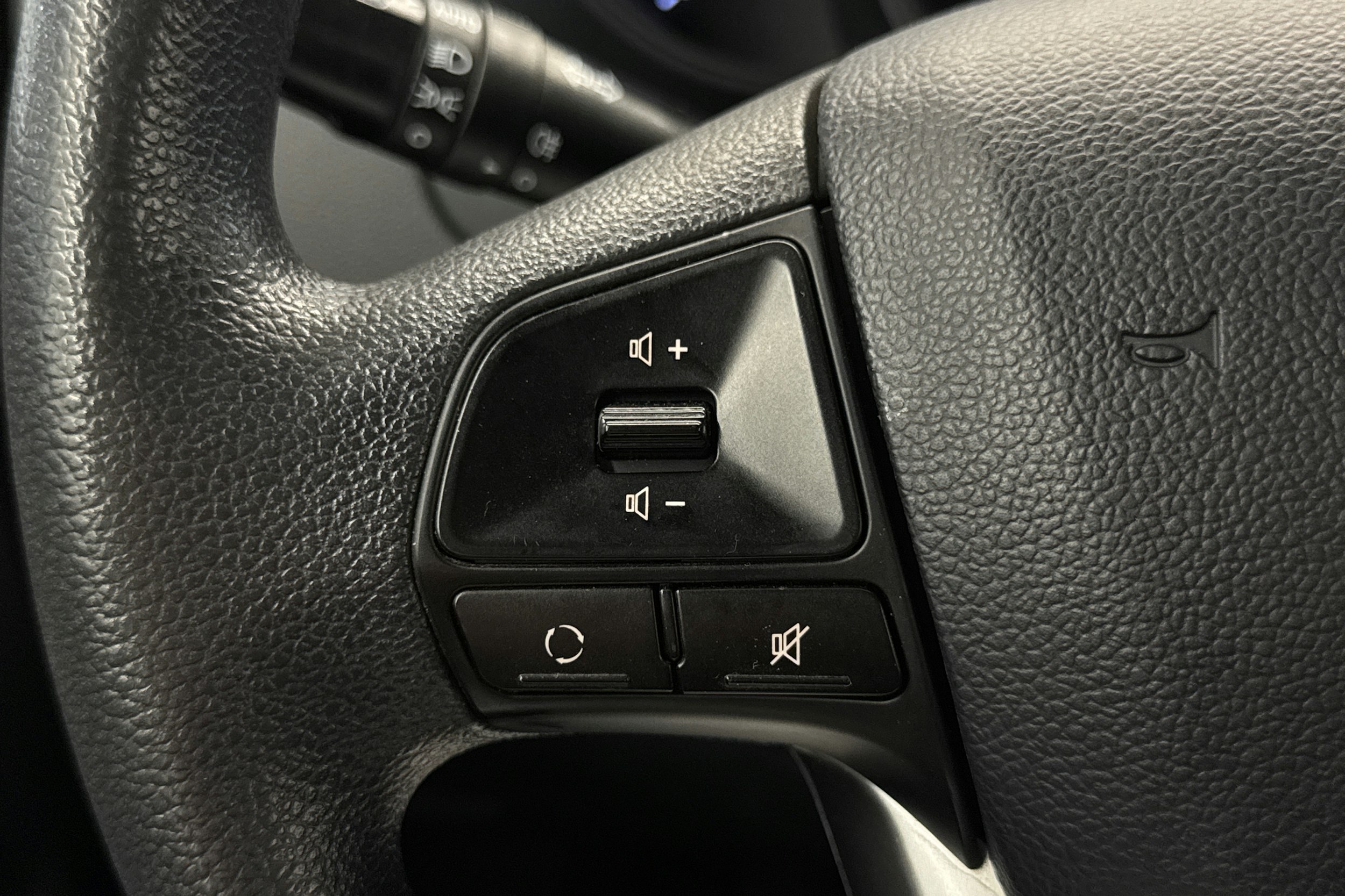 punainen Kia Rio 2015 kuva 17.