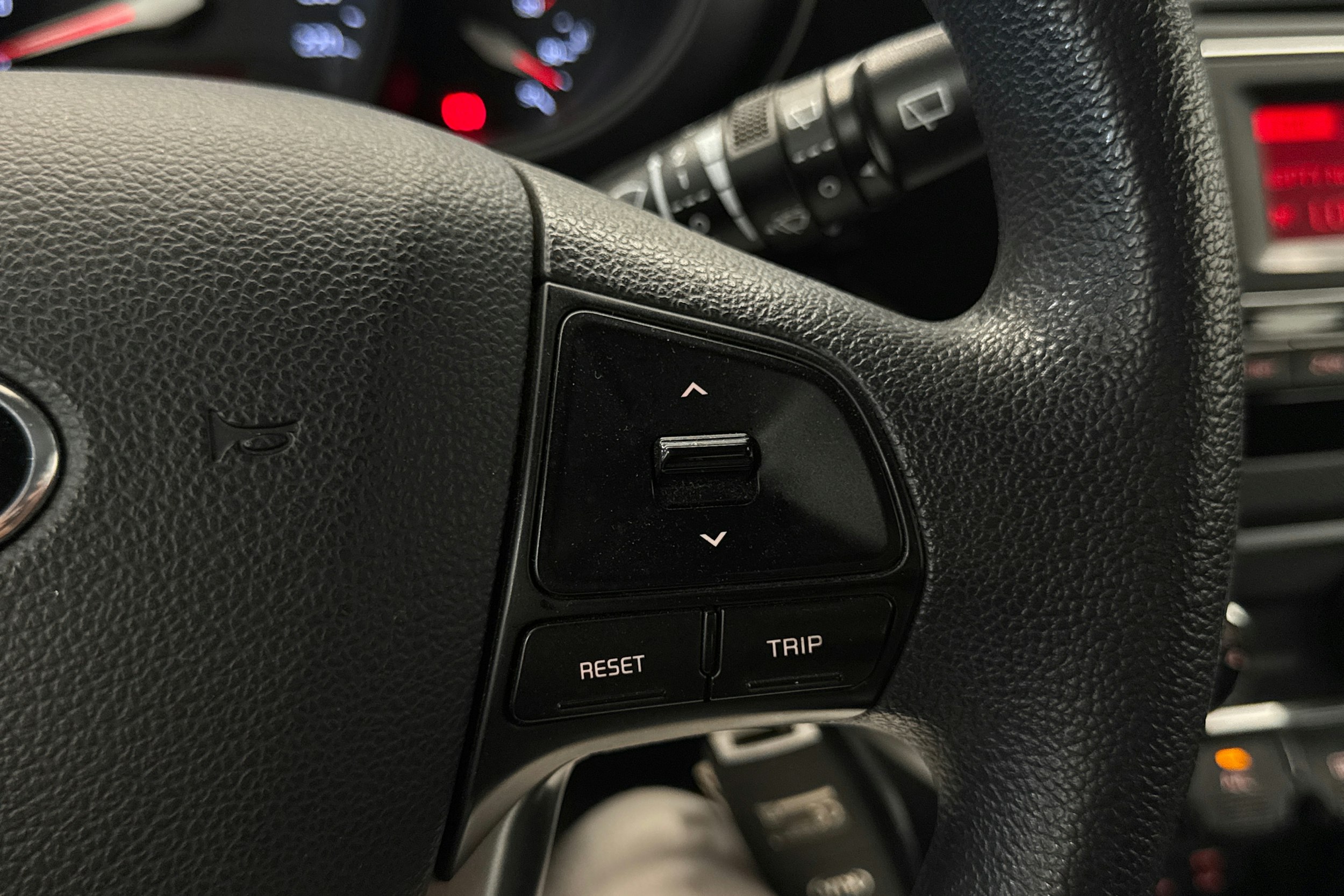 punainen Kia Rio 2015 kuva 18.