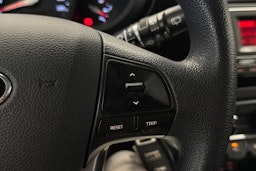 punainen Kia Rio 2015 kuva 18.