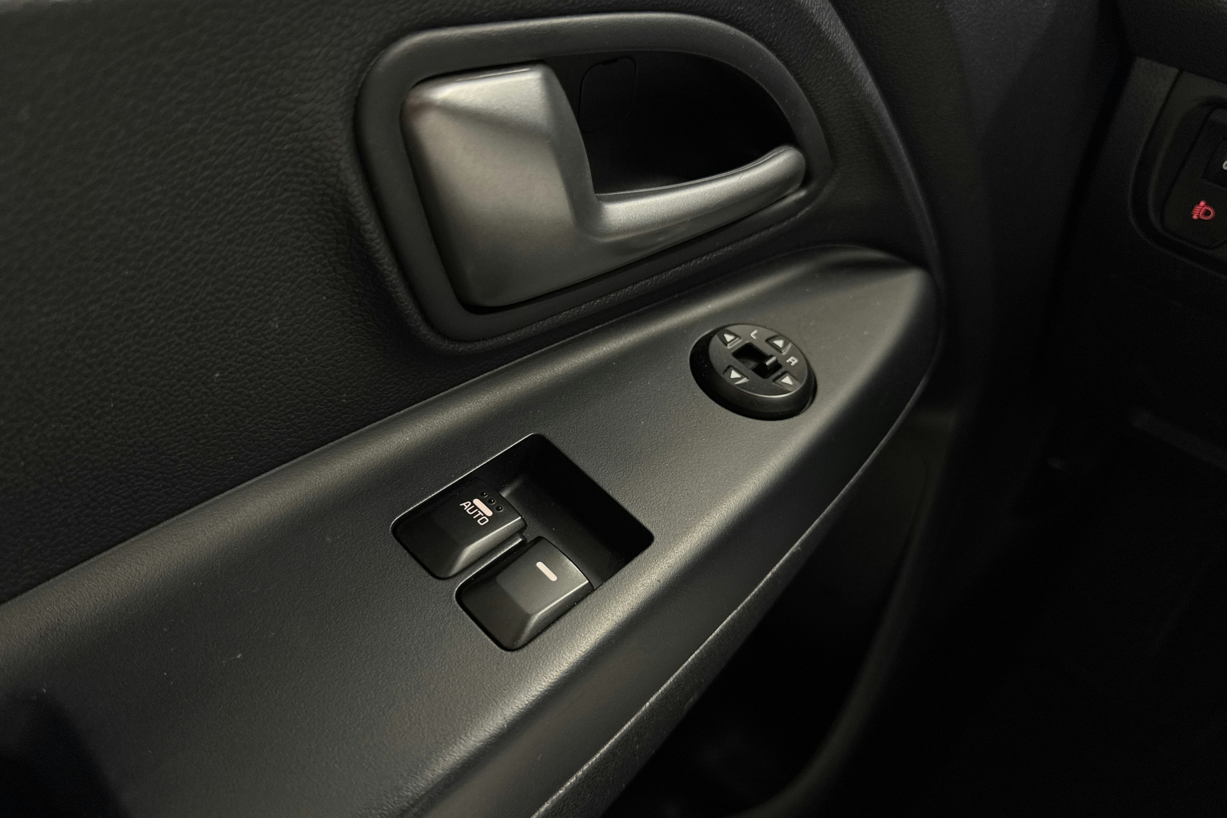 punainen Kia Rio 2015 kuva 19.