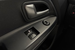punainen Kia Rio 2015 kuva 19.
