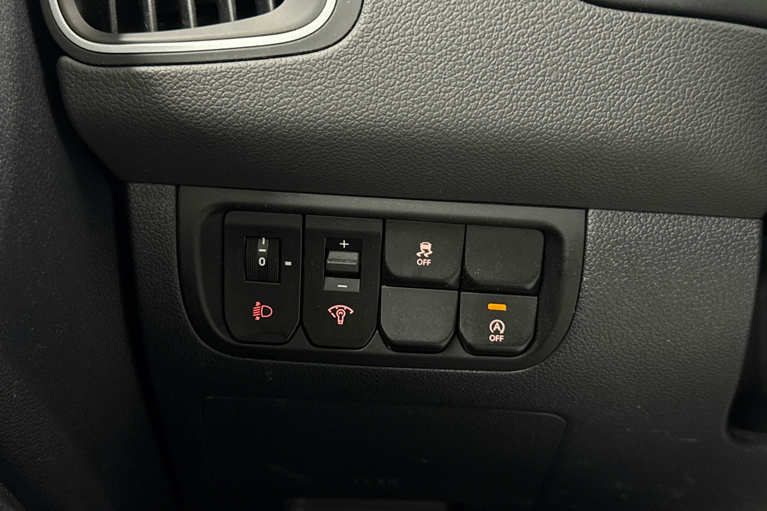 punainen Kia Rio 2015 kuva 20.