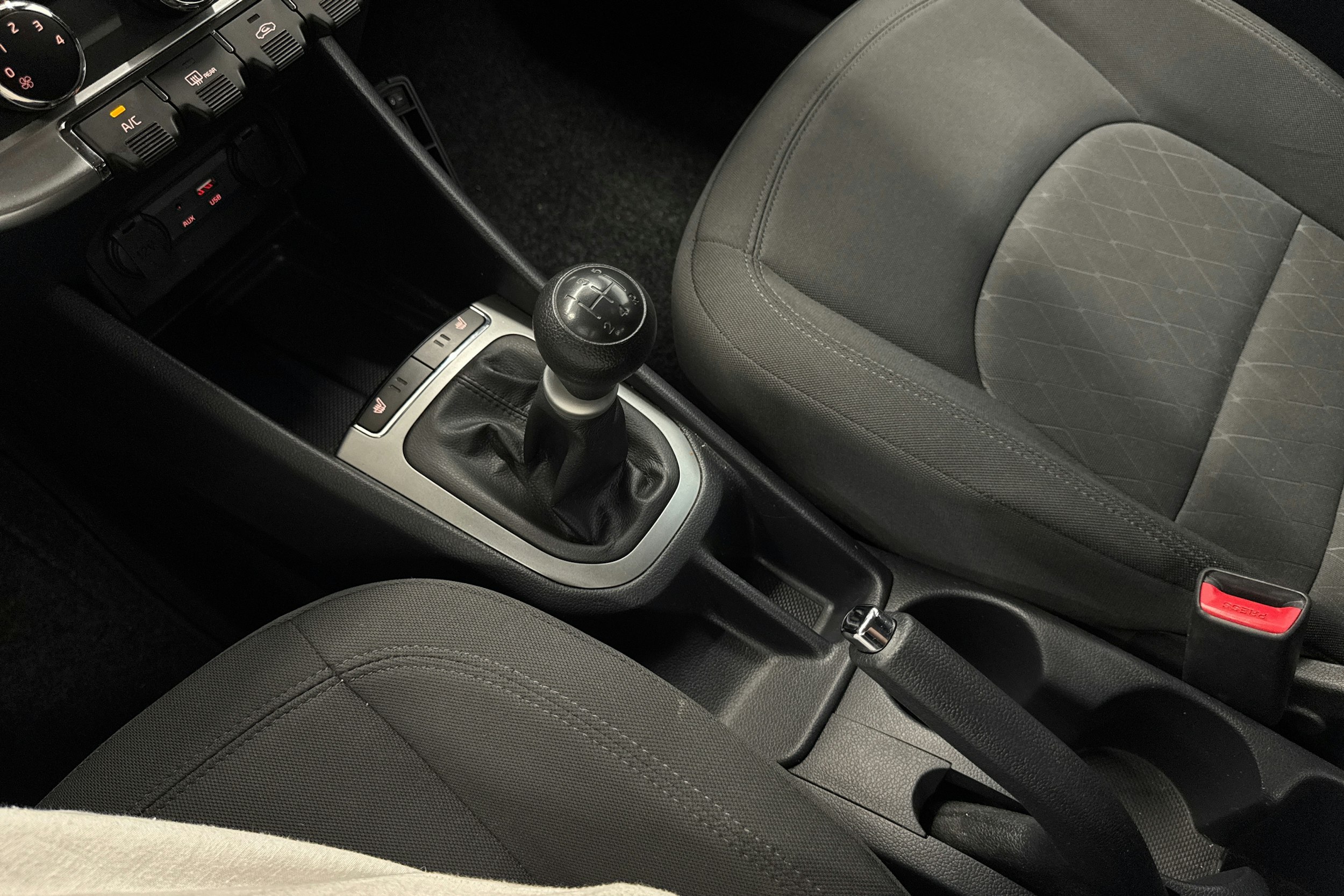 punainen Kia Rio 2015 kuva 21.