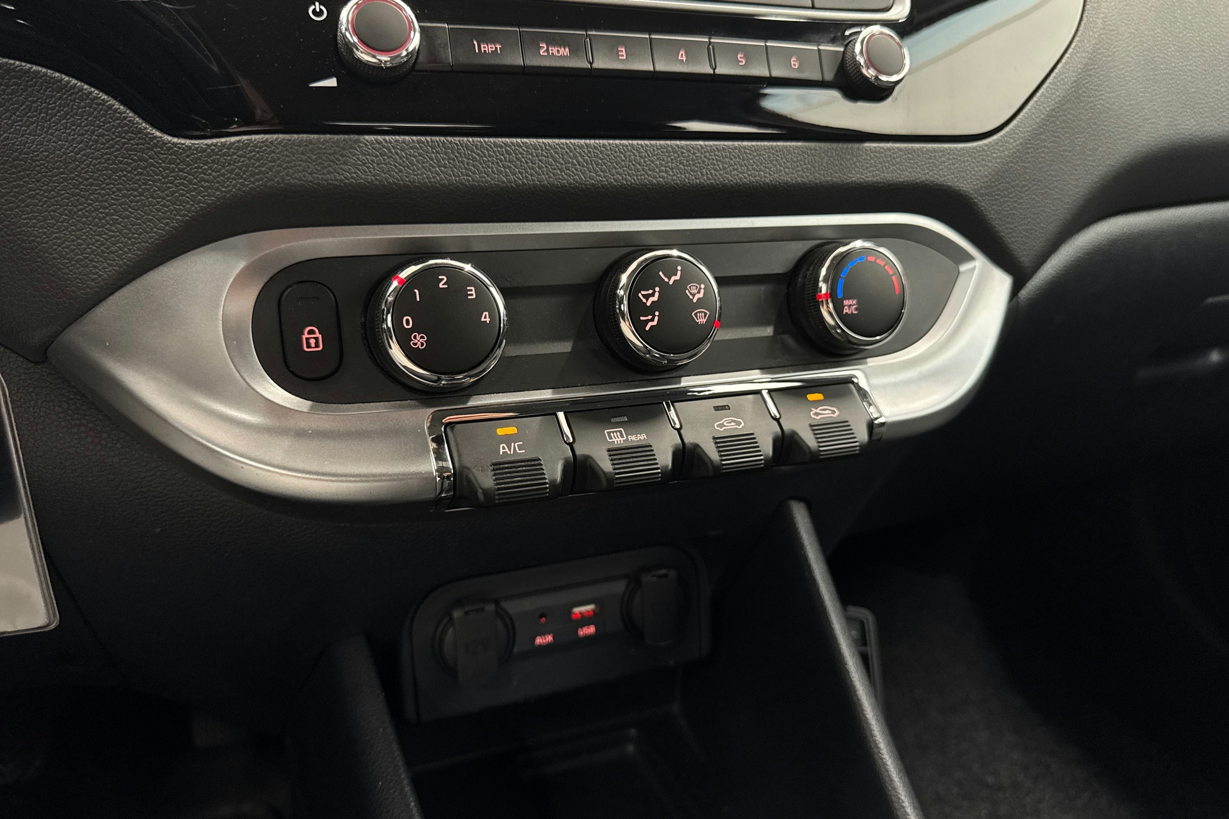 punainen Kia Rio 2015 kuva 22.