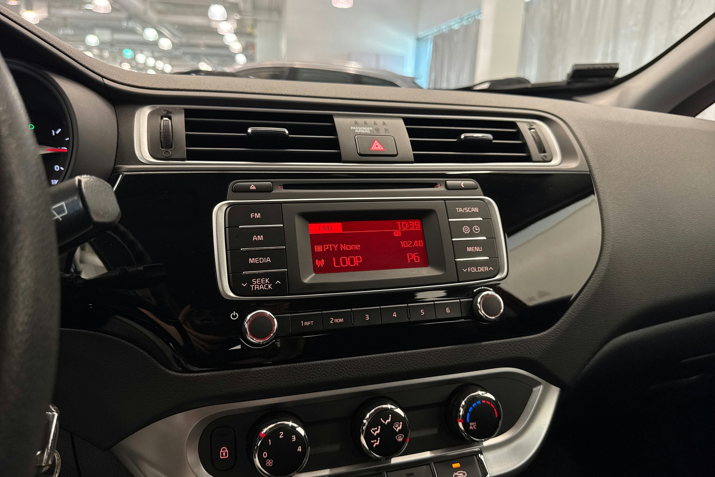 punainen Kia Rio 2015 kuva 23.