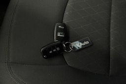 punainen Kia Rio 2015 kuva 25.