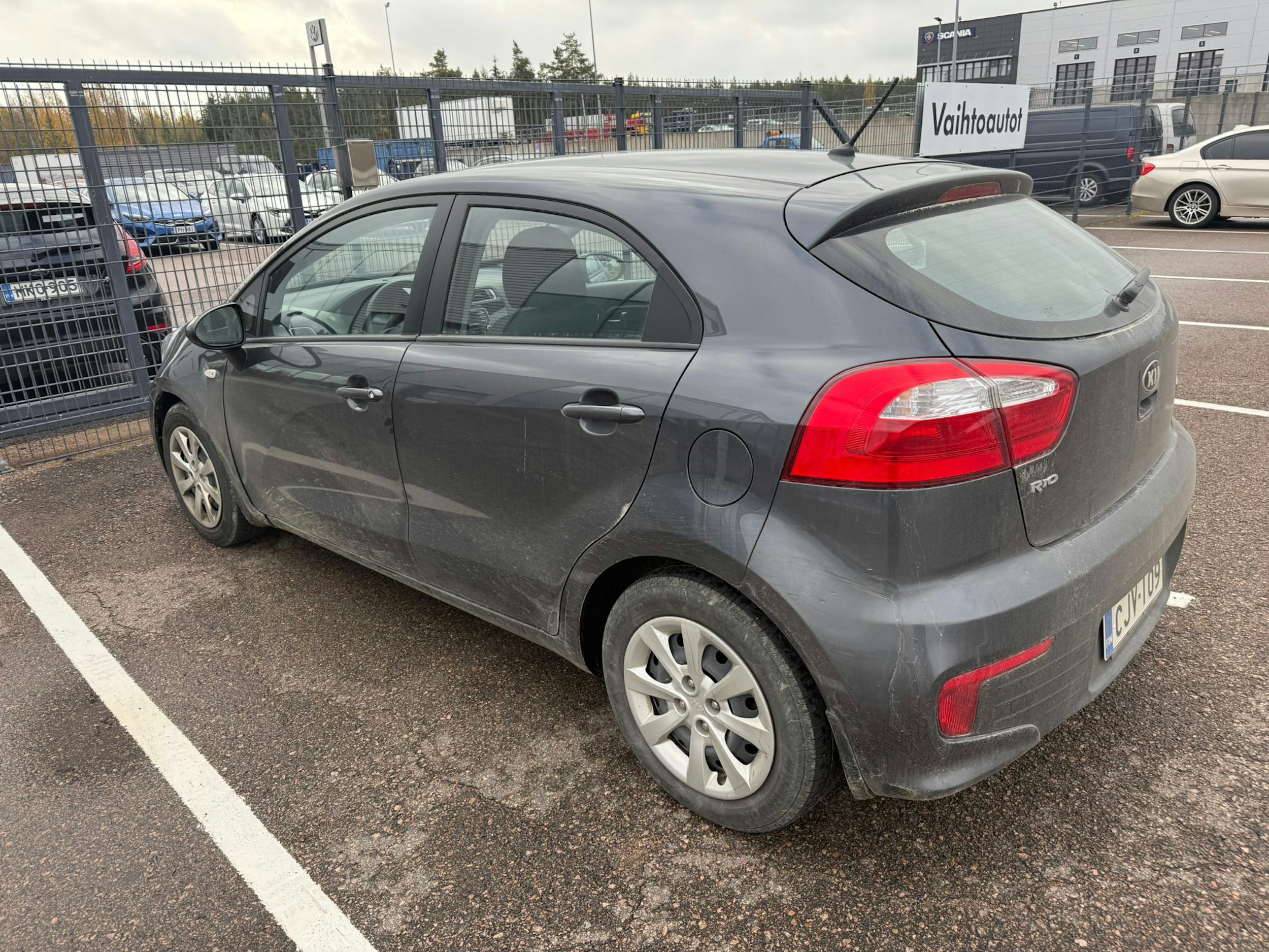 harmaa Kia Rio 2015 kuva 2.