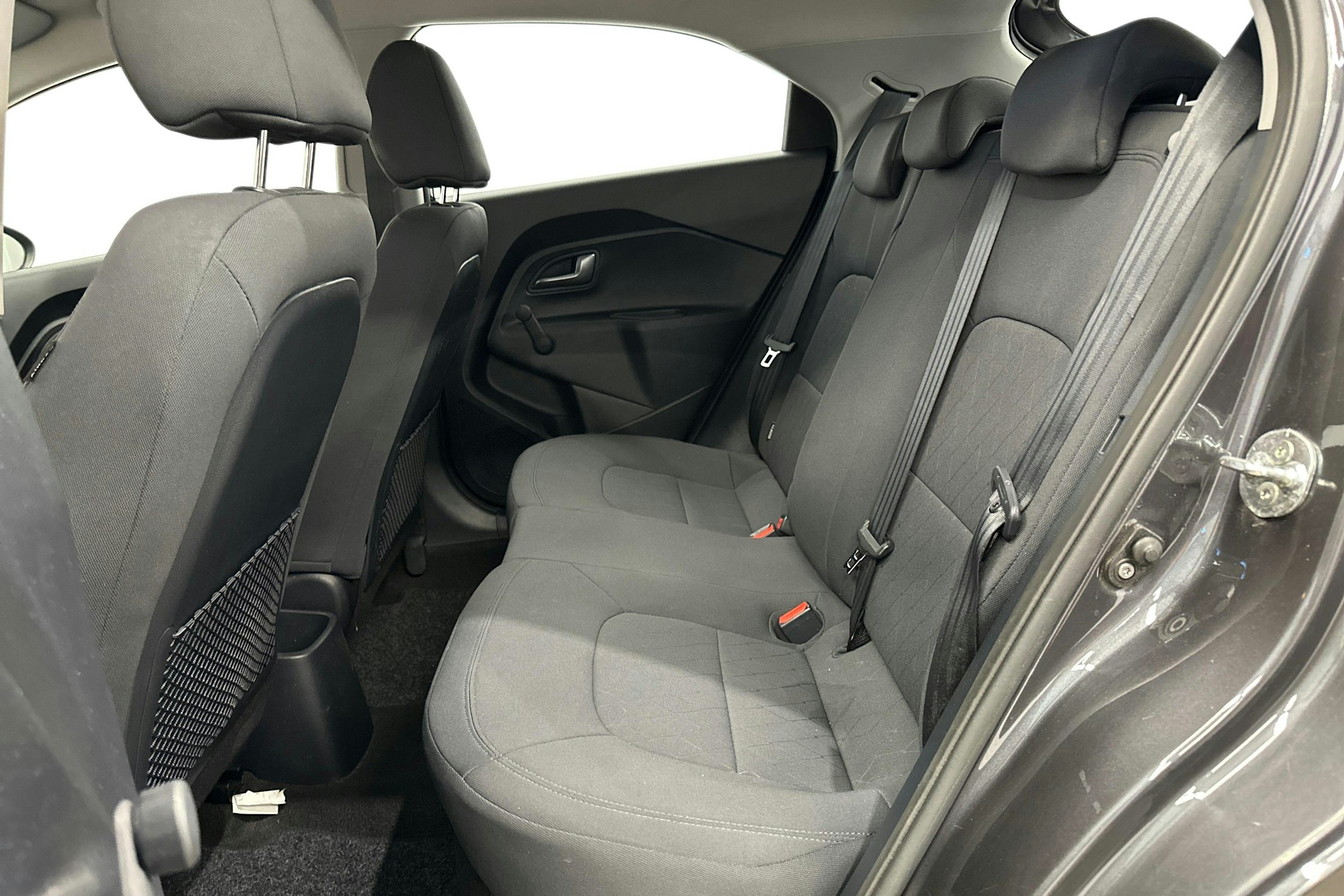harmaa Kia Rio 2015 kuva 11.