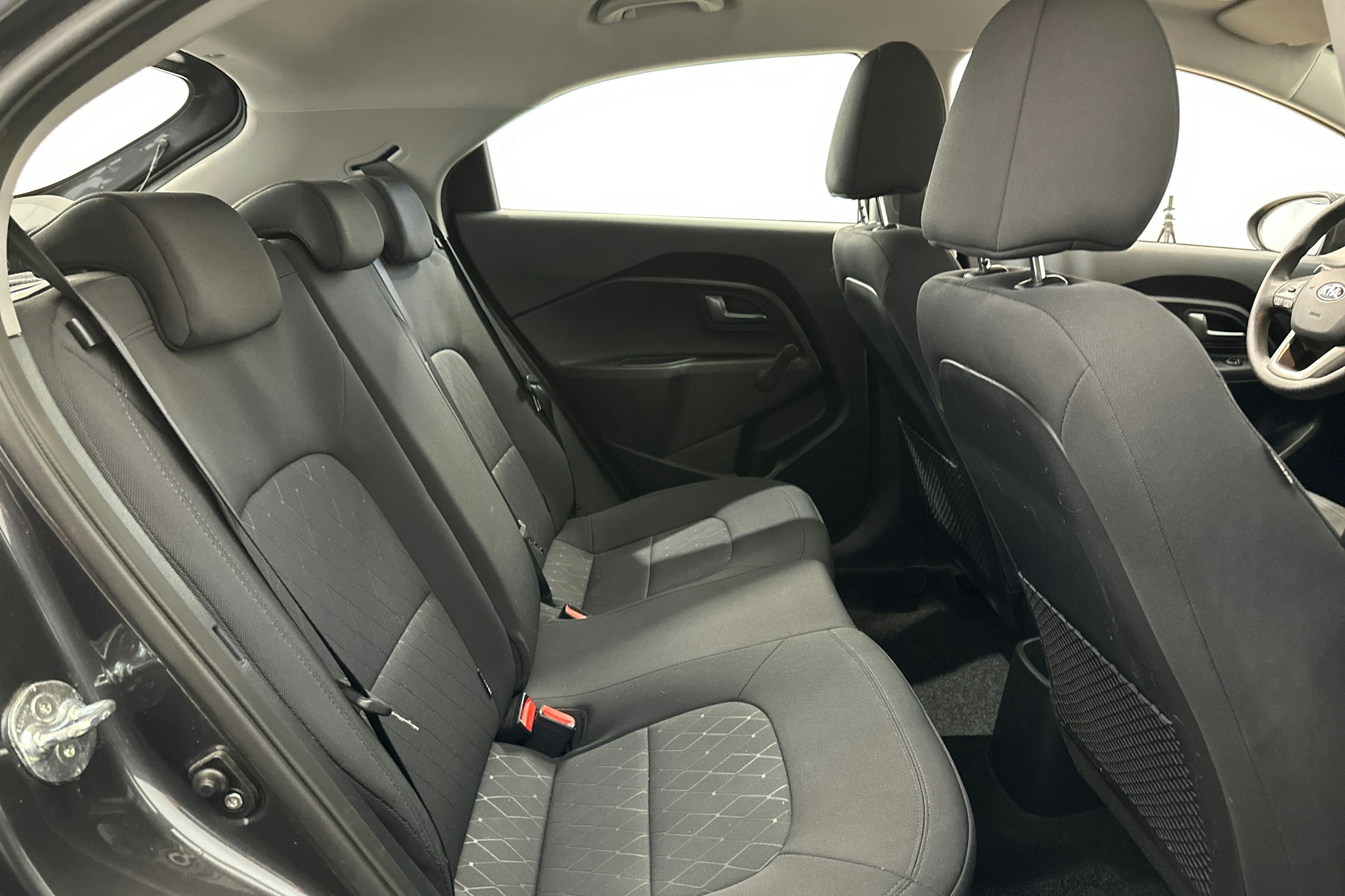harmaa Kia Rio 2015 kuva 13.