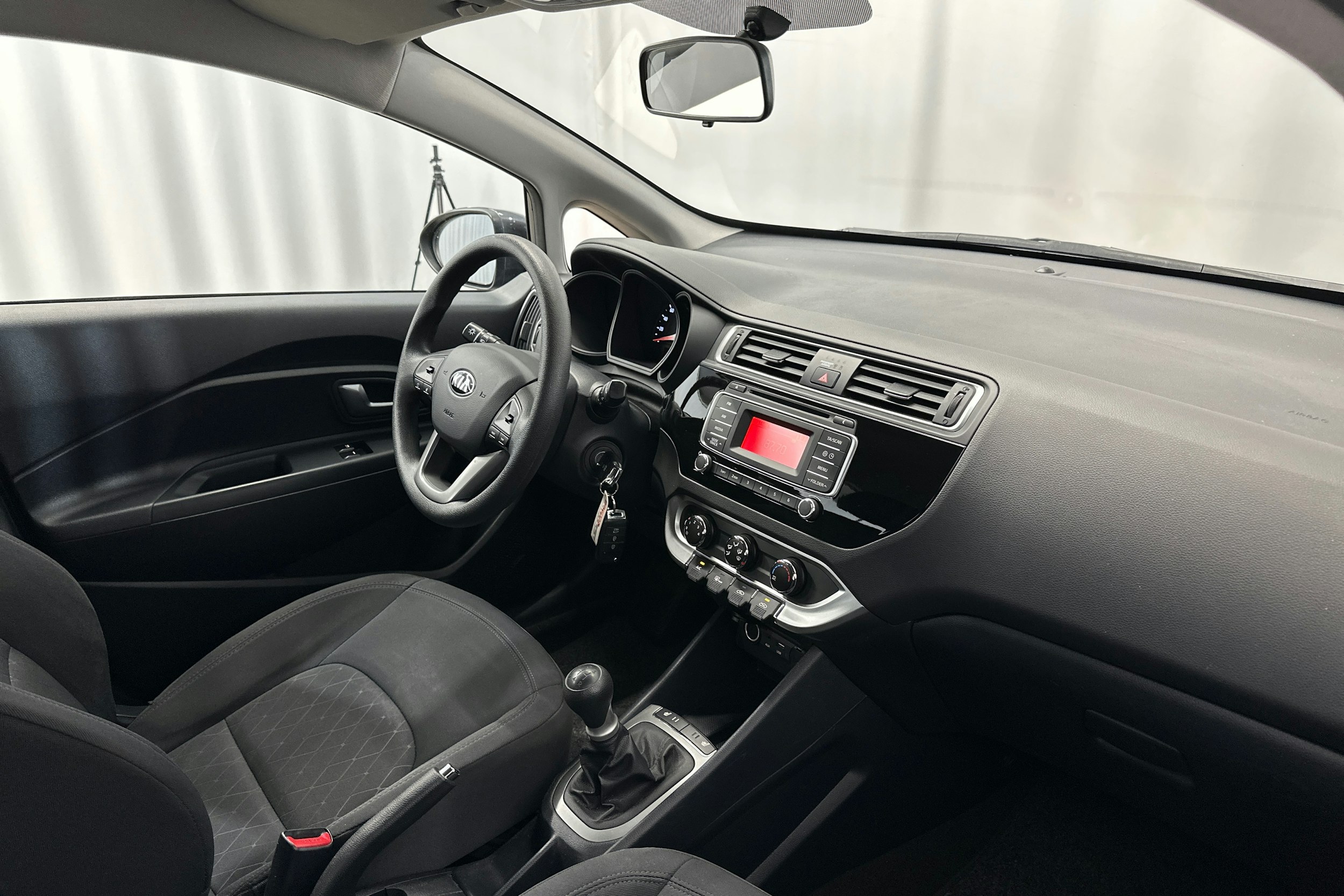 harmaa Kia Rio 2015 kuva 14.