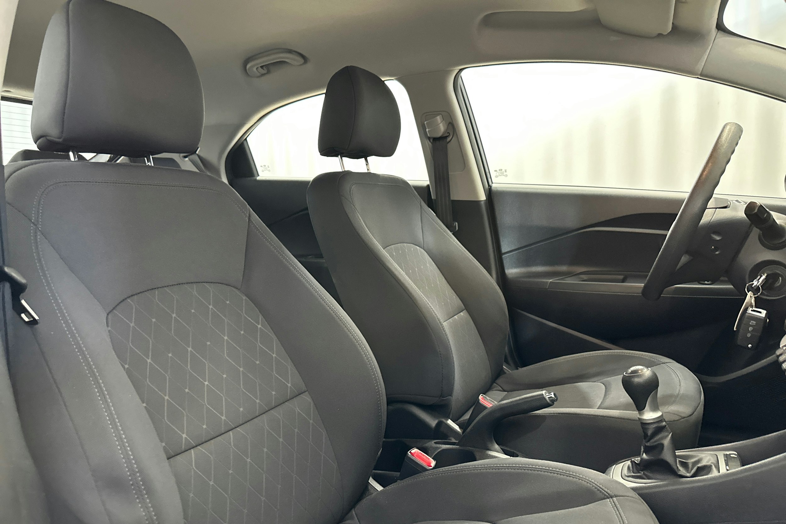 harmaa Kia Rio 2015 kuva 15.