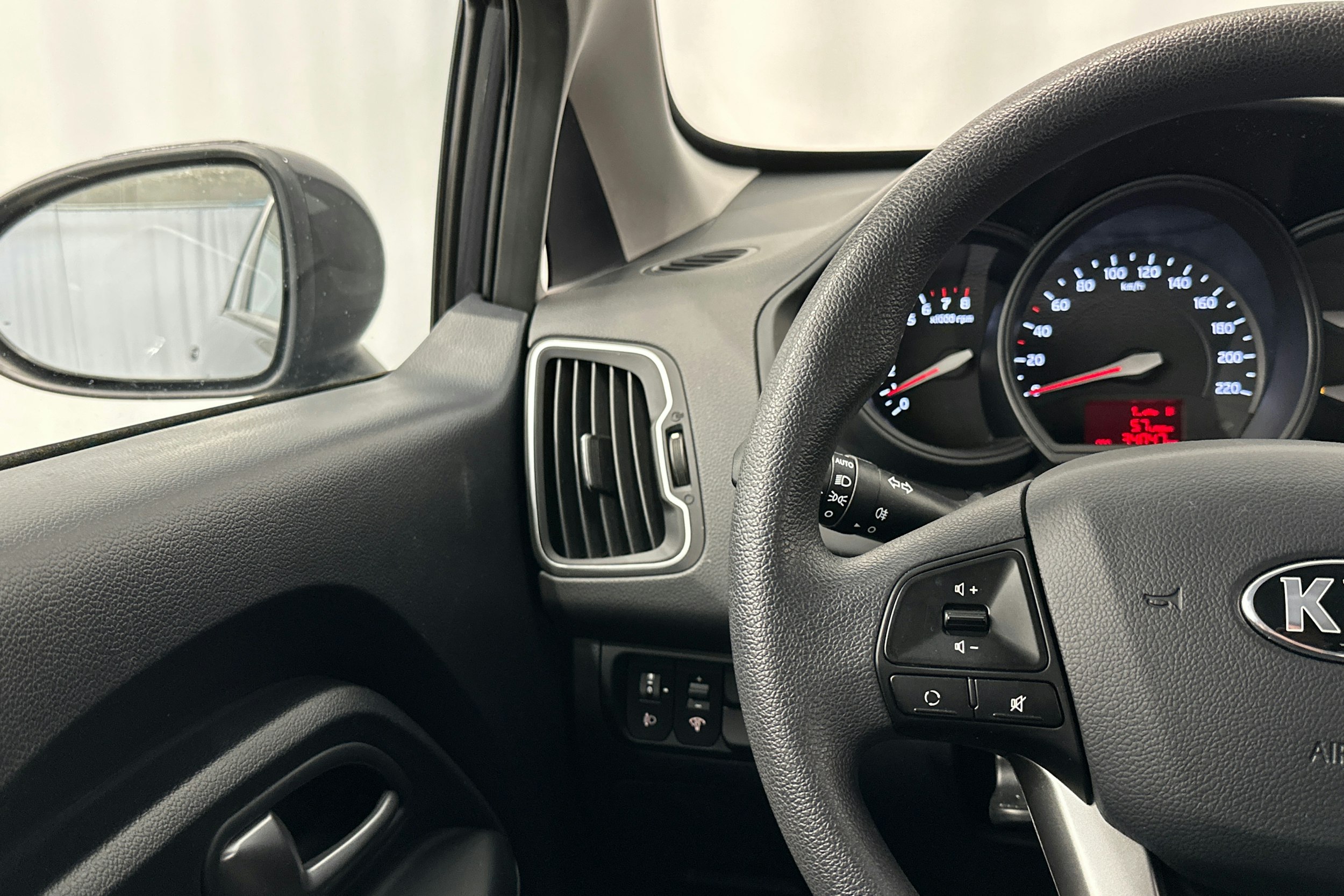 harmaa Kia Rio 2015 kuva 19.