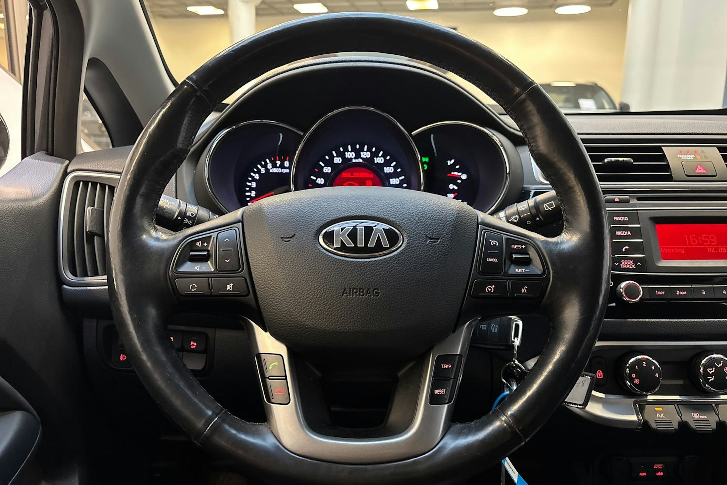 harmaa Kia Rio 2015 kuva 18.