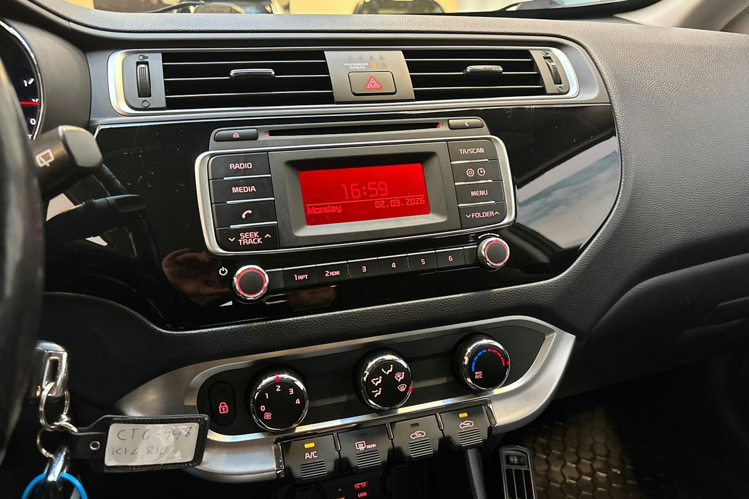harmaa Kia Rio 2015 kuva 20.