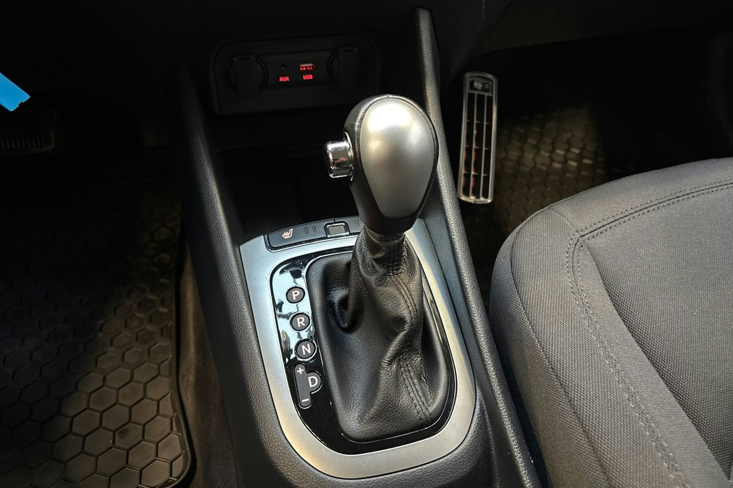 harmaa Kia Rio 2015 kuva 21.