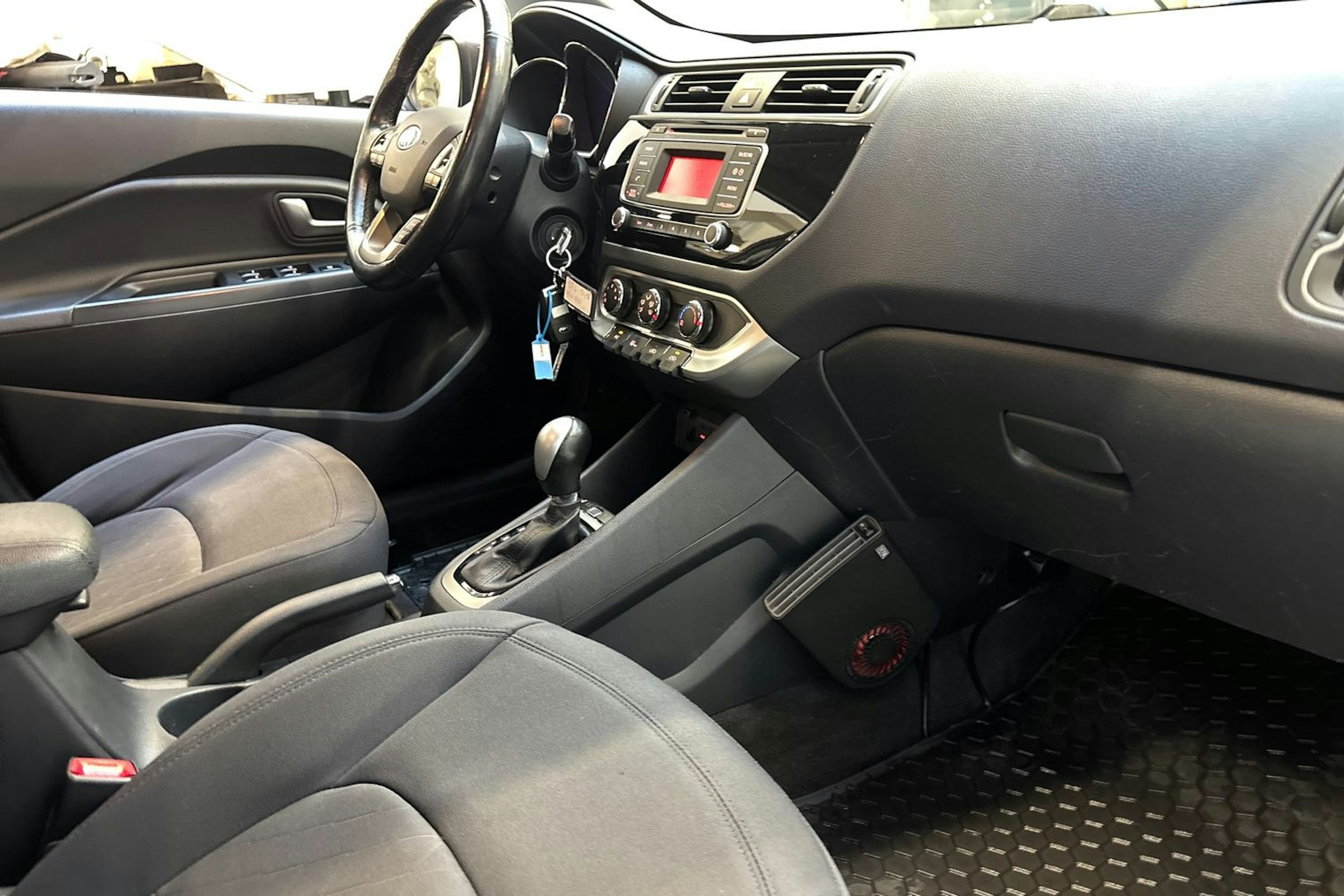 harmaa Kia Rio 2015 kuva 23.