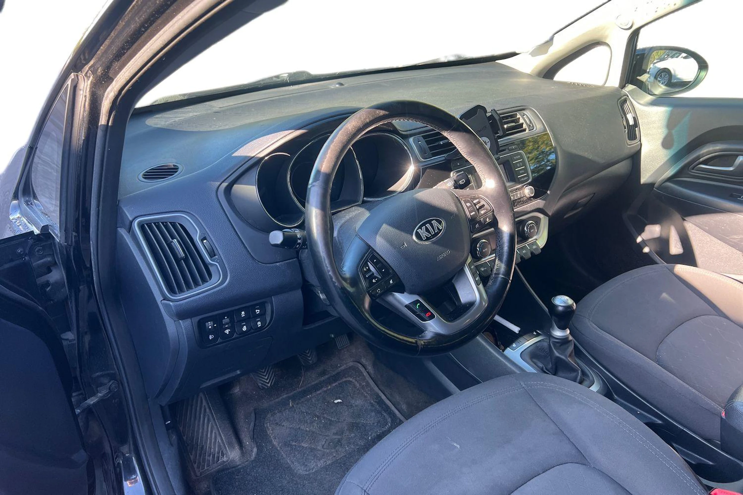 musta Kia Rio 2015 kuva 3.