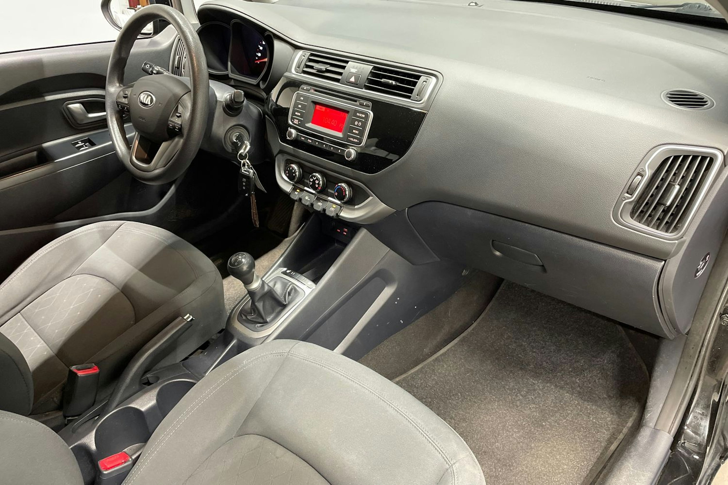 Musta Kia Rio 2015 kuva 26.