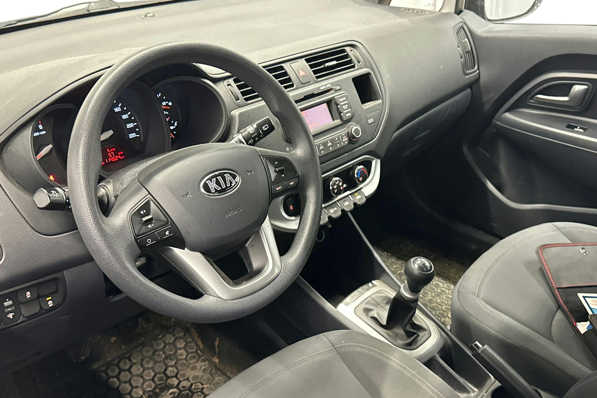 ruskea (beige) Kia Rio 2015 kuva 3.