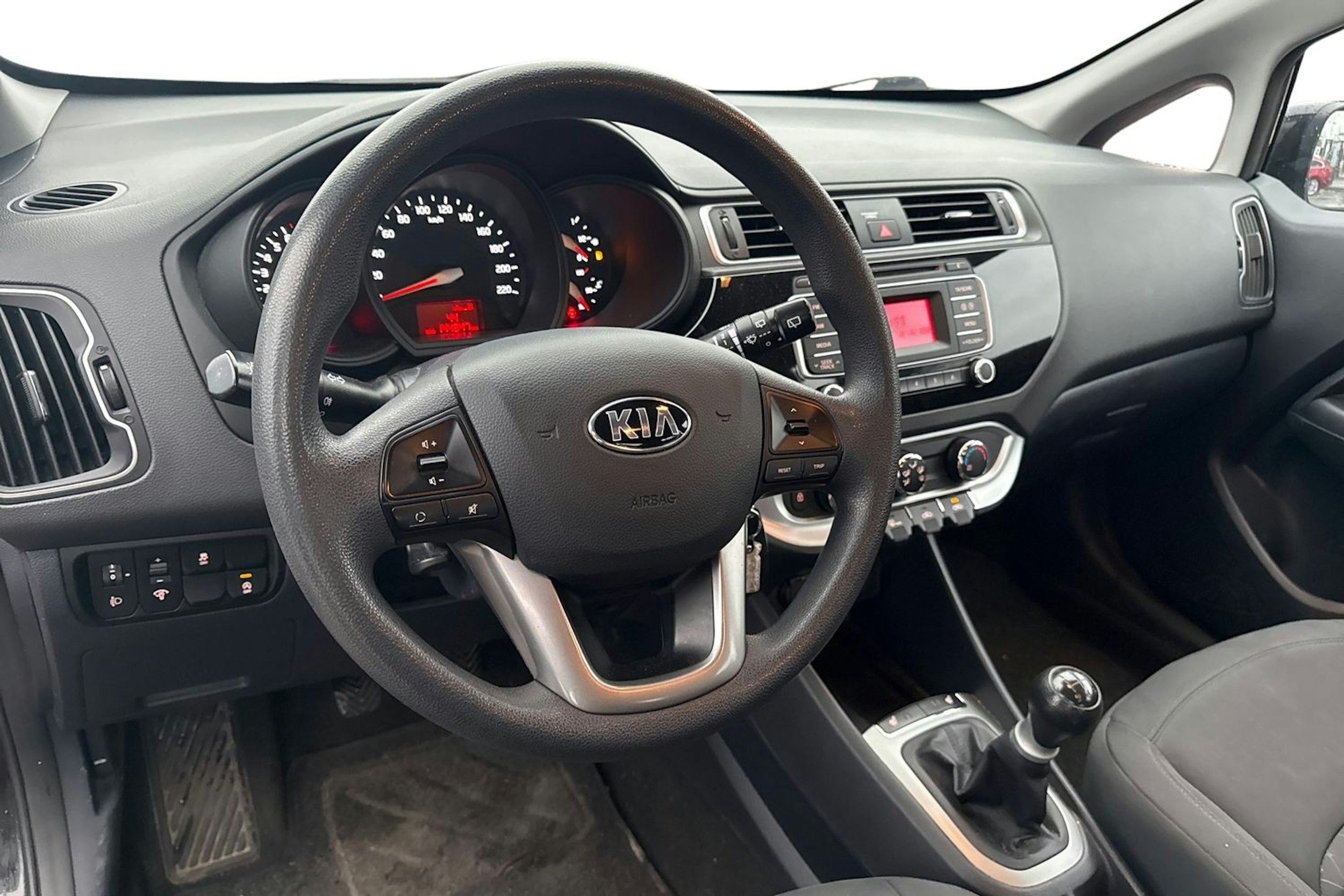 musta Kia Rio 2015 kuva 3.