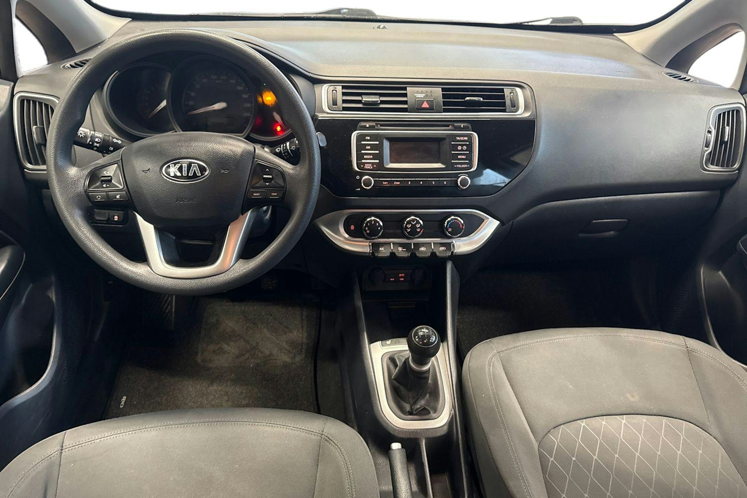 musta Kia Rio 2015 kuva 7.