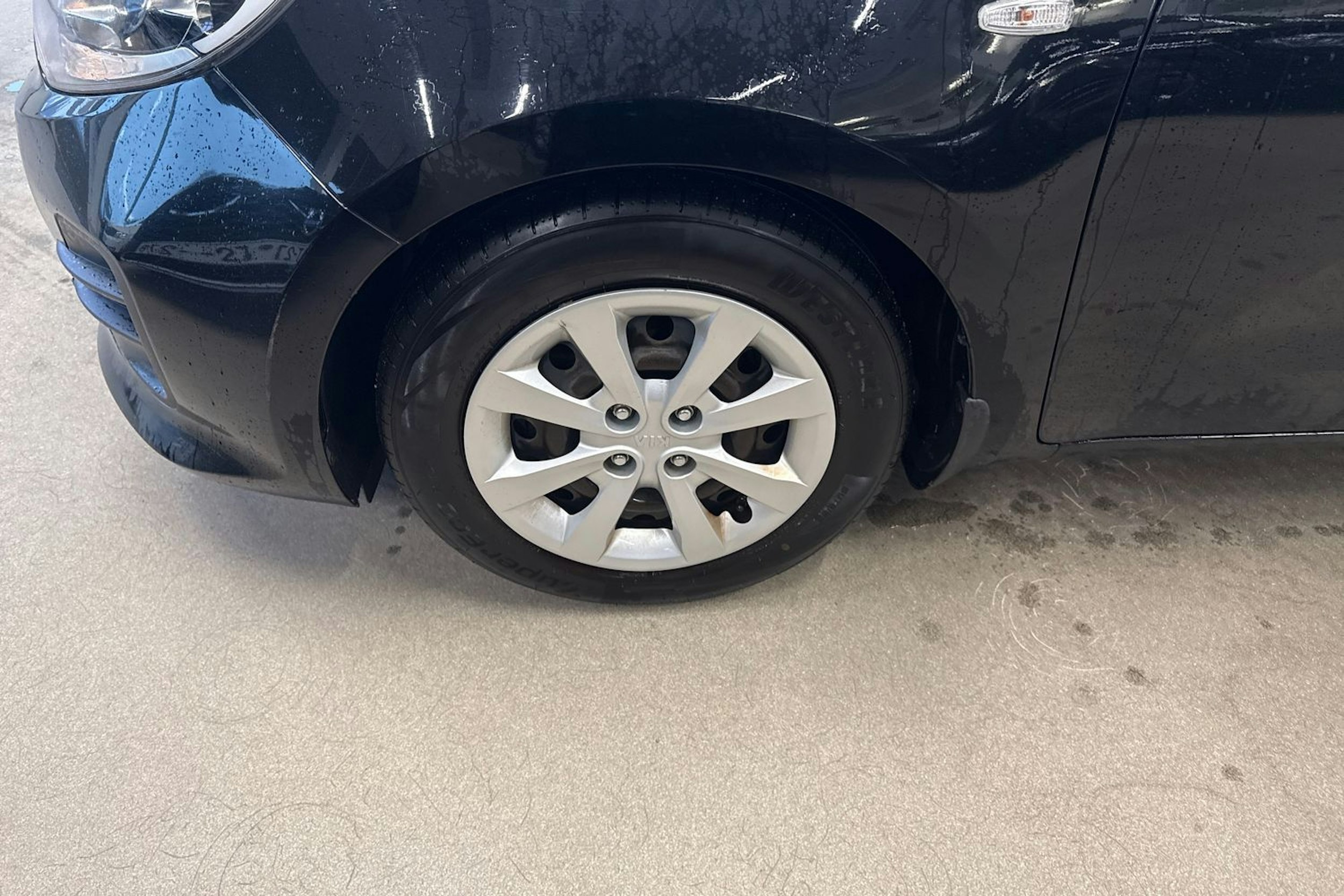 musta Kia Rio 2015 kuva 10.