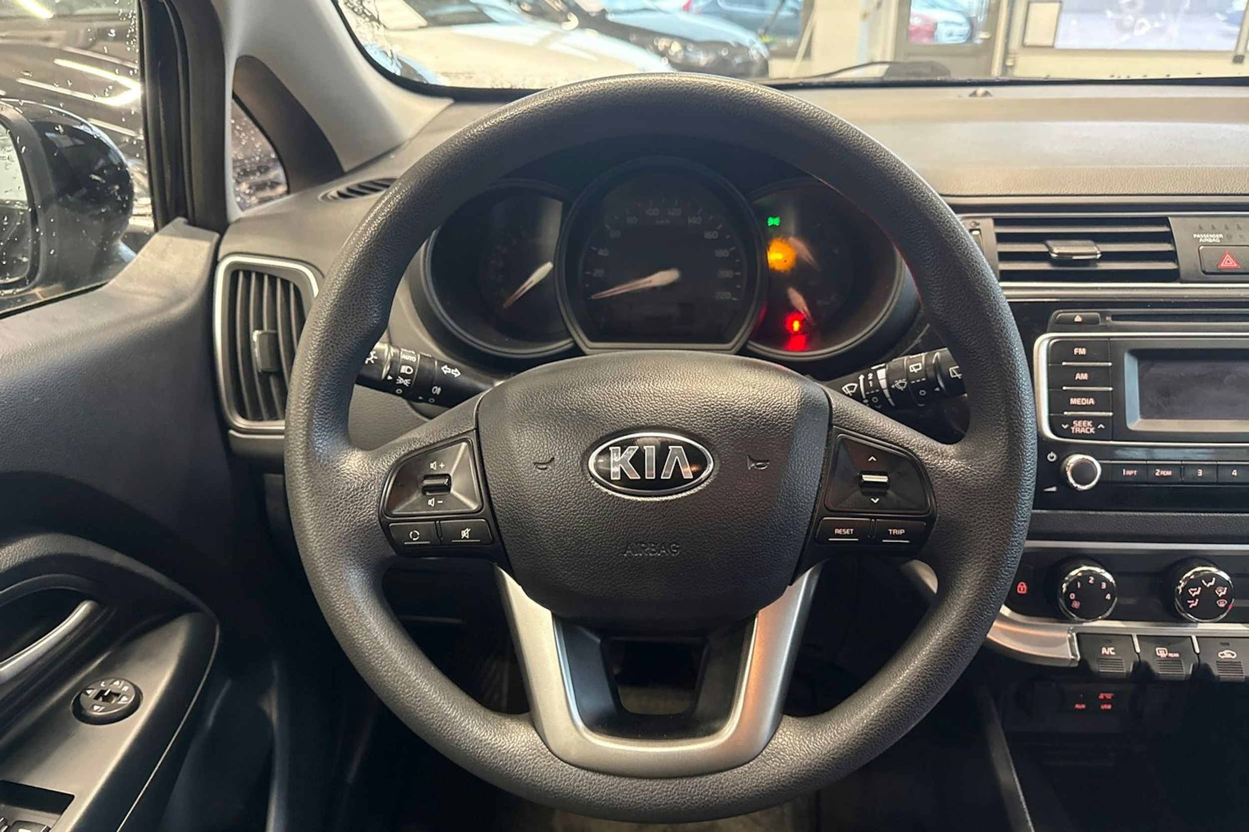 musta Kia Rio 2015 kuva 11.