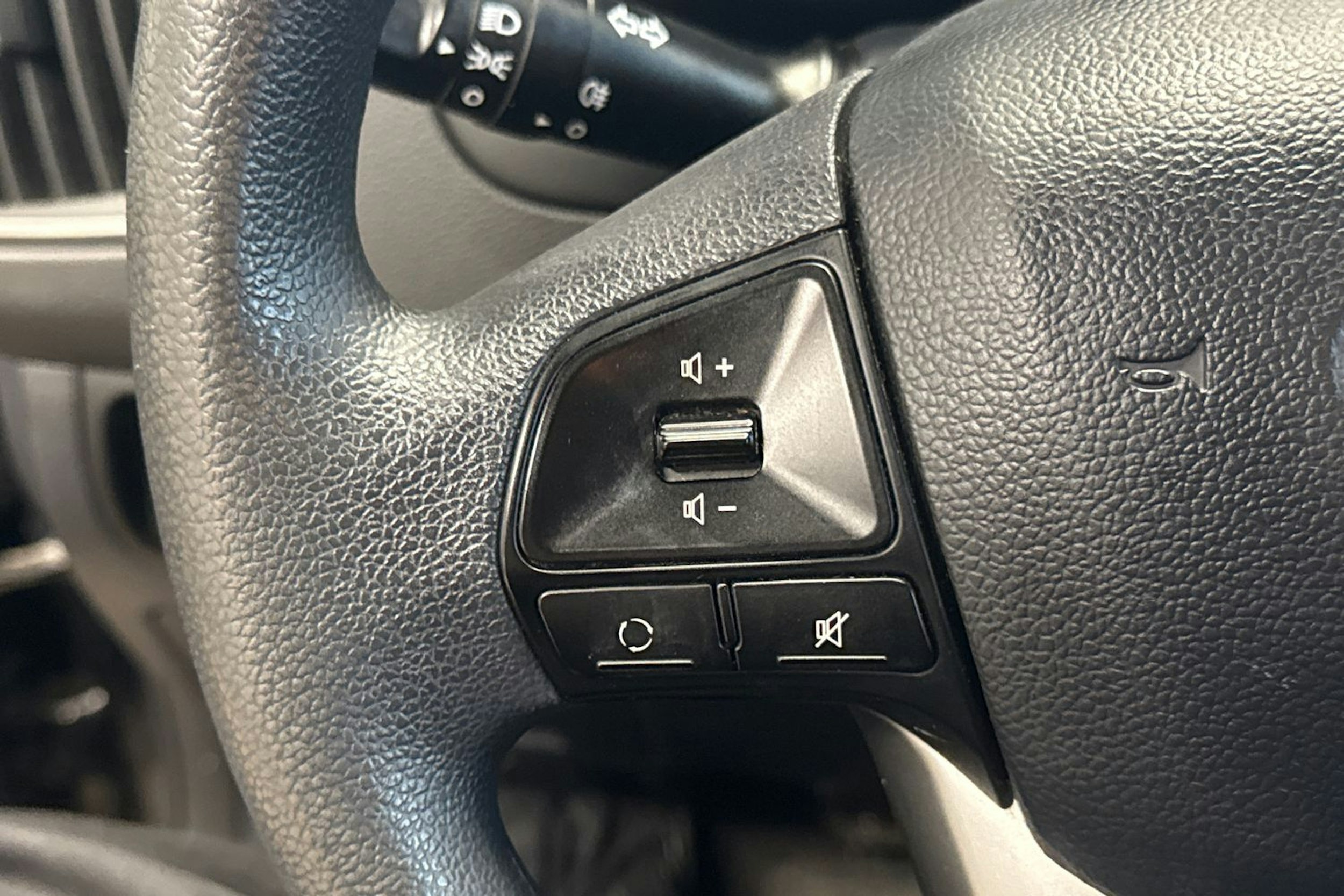 musta Kia Rio 2015 kuva 12.