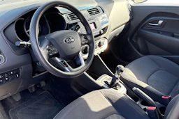 musta Kia Rio 2015 kuva 3.