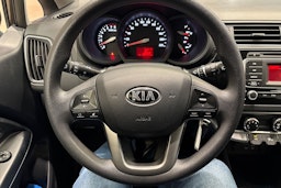 Ruskea (beige) Kia Rio 2015 kuva 15.