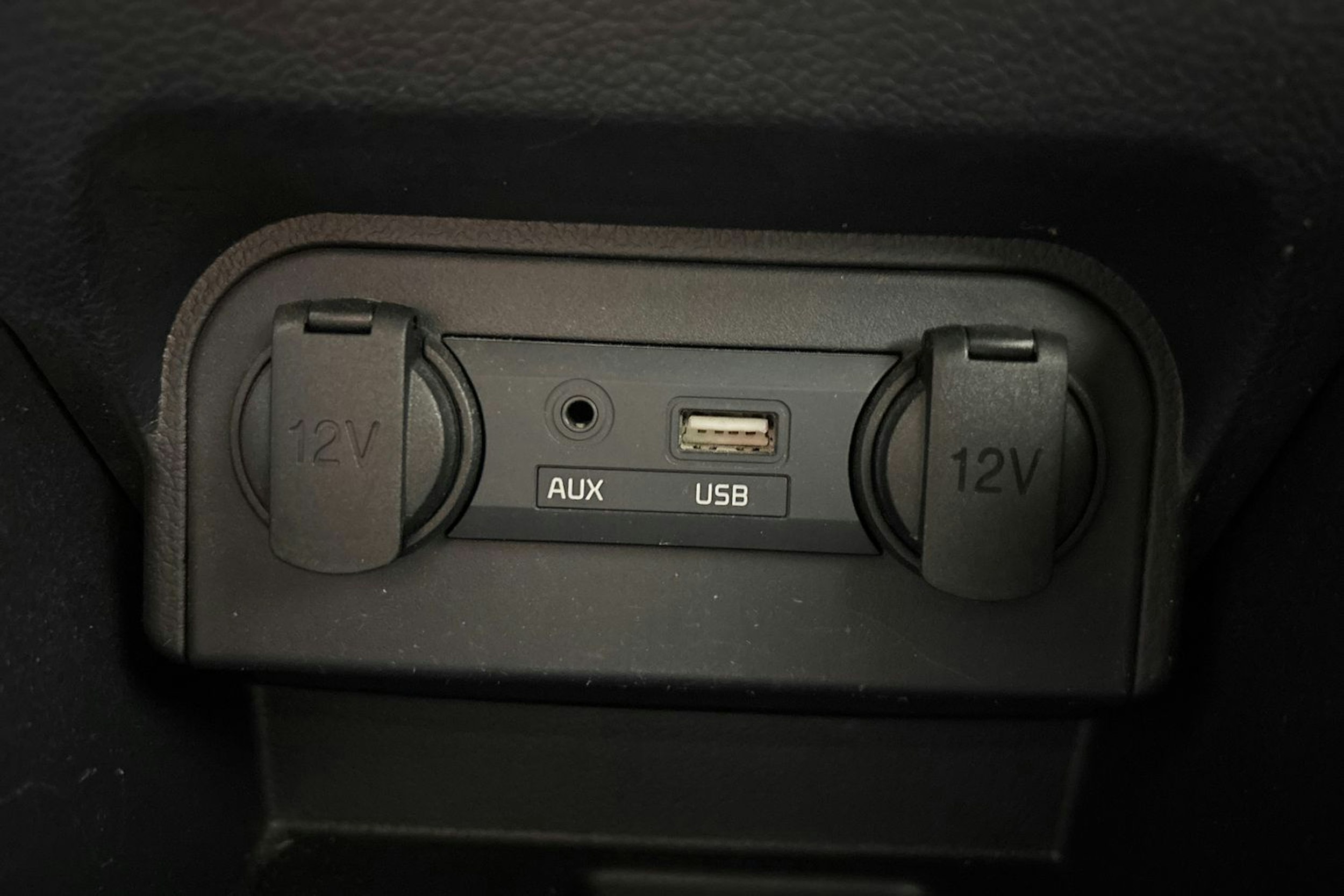 Ruskea (beige) Kia Rio 2015 kuva 18.