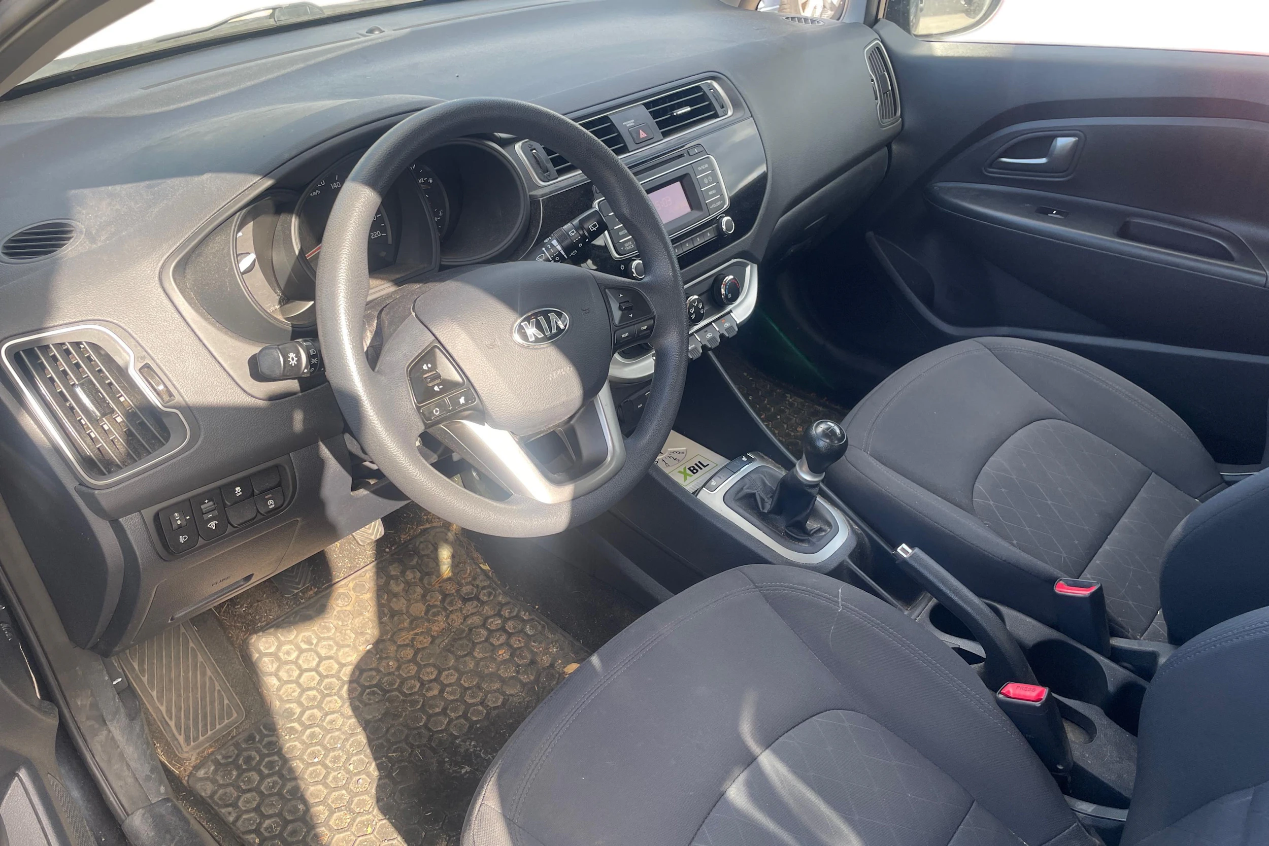 sininen Kia Rio 2015 kuva 3.