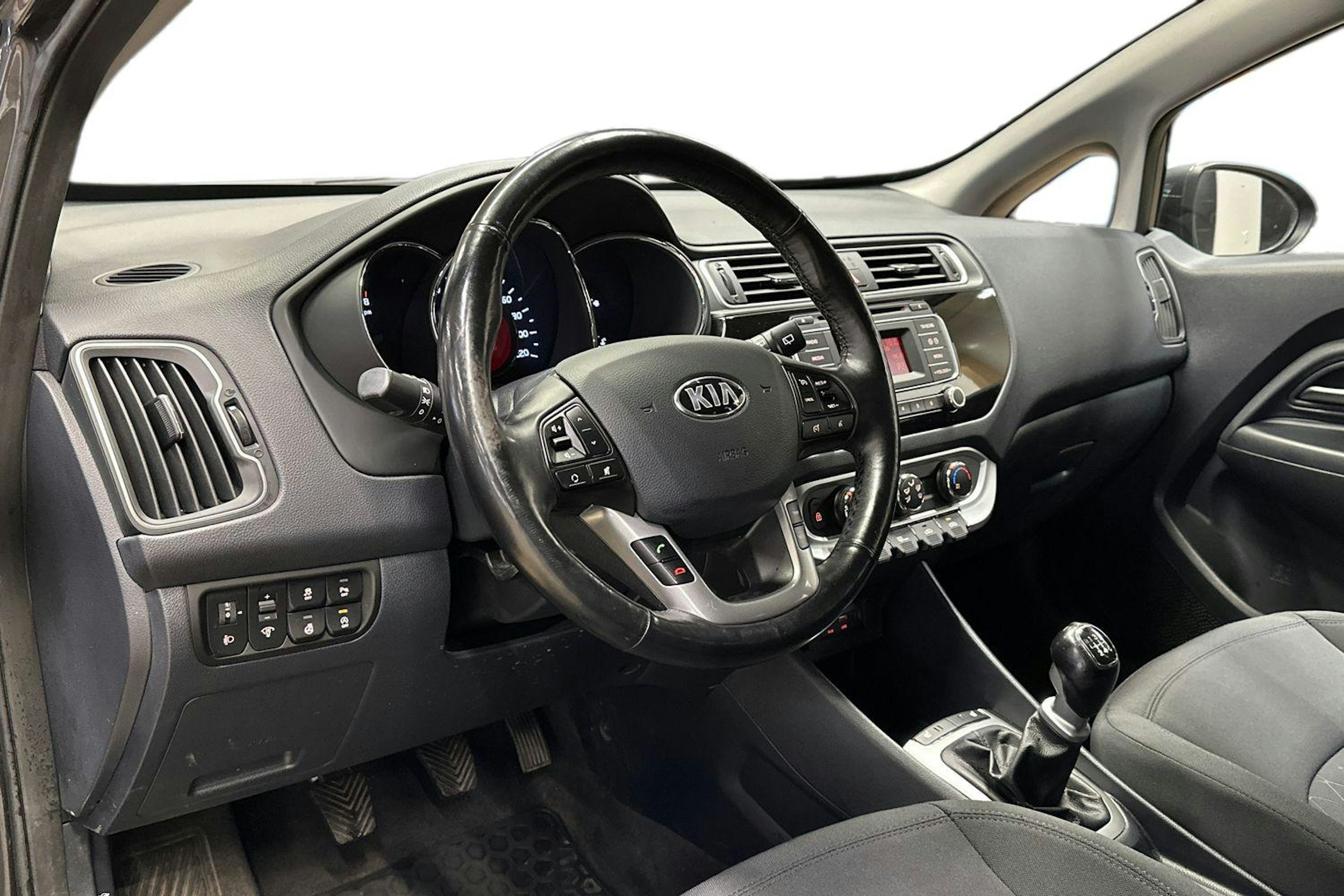 harmaa Kia Rio 2016 kuva 7.