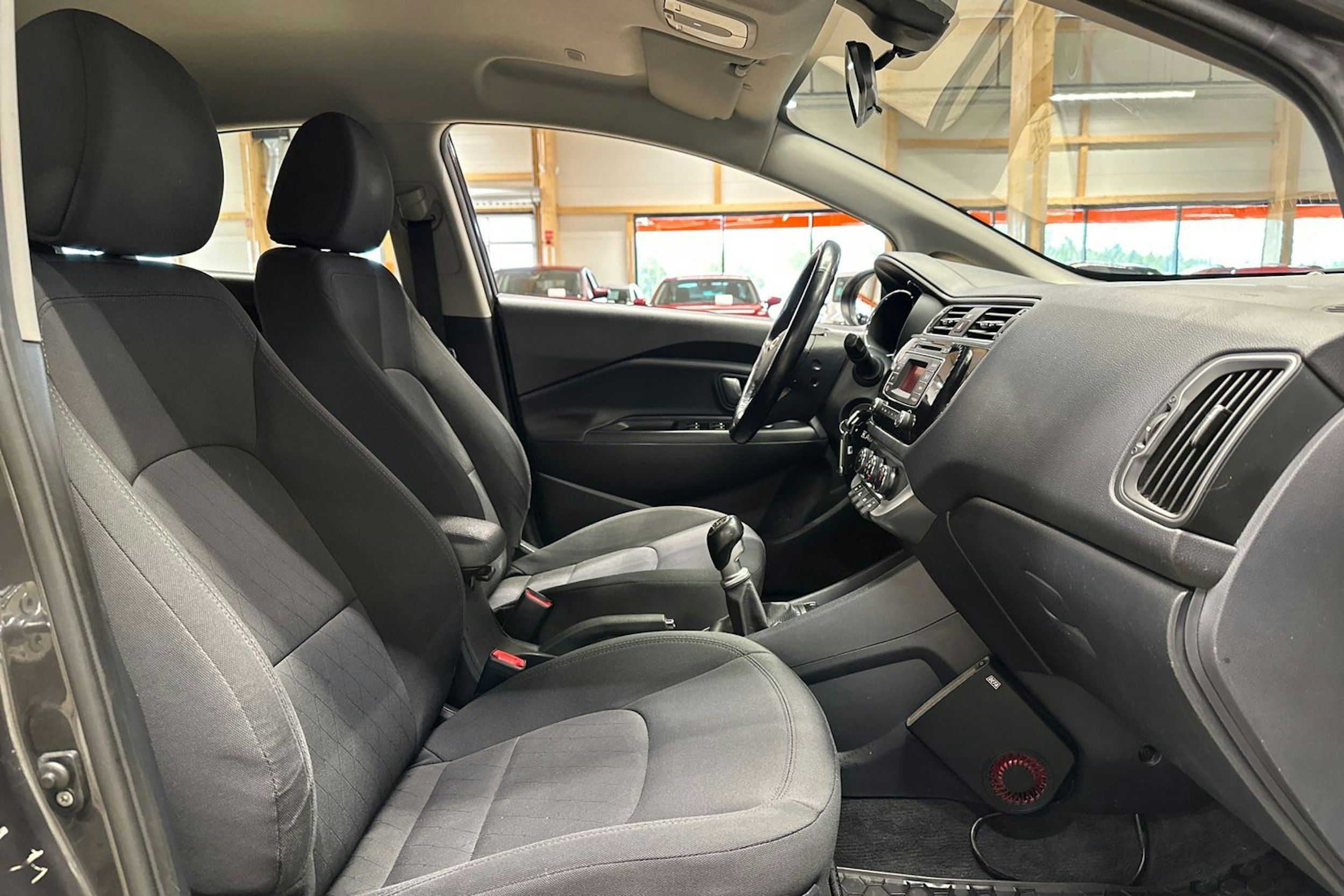harmaa Kia Rio 2016 kuva 15.
