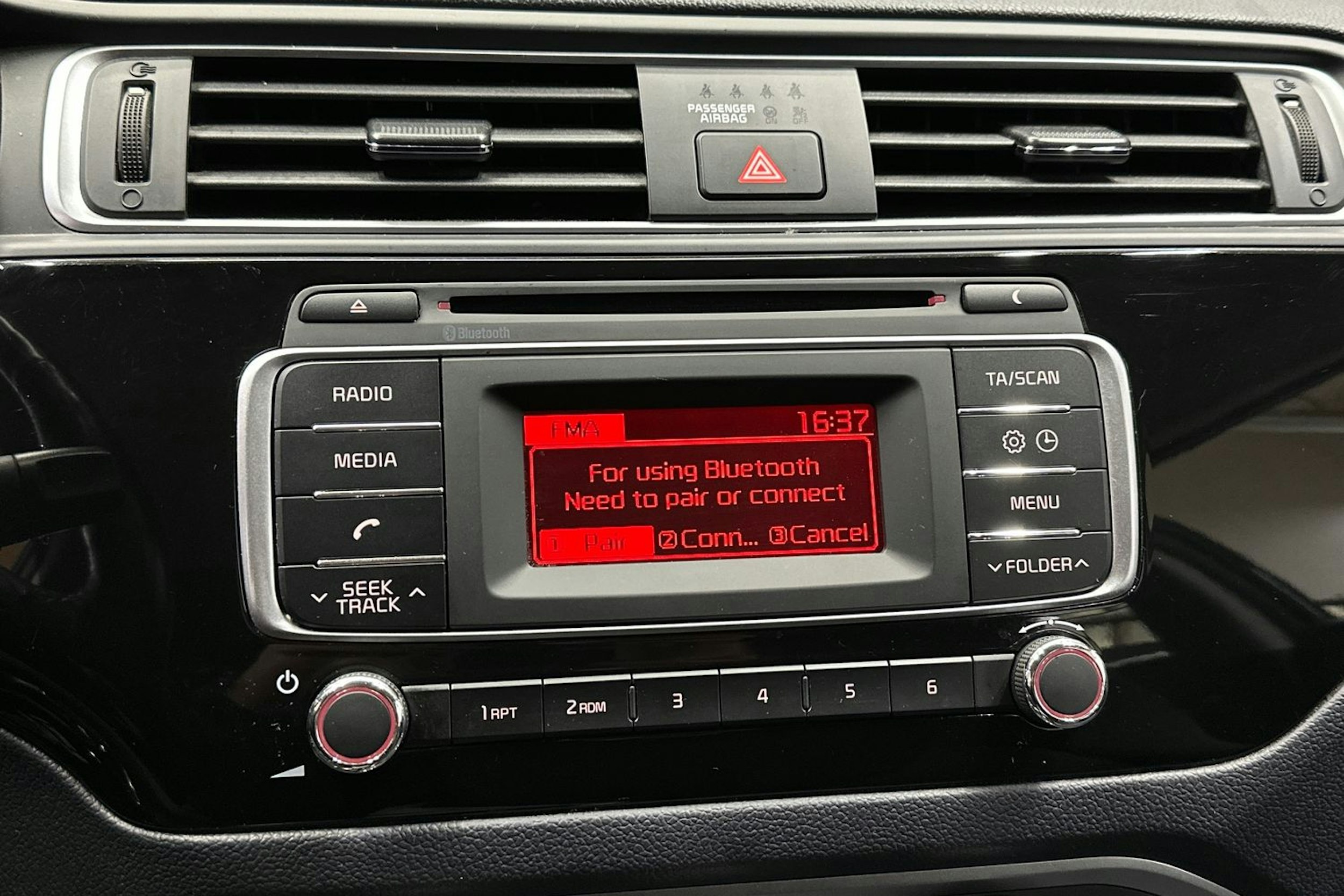 harmaa Kia Rio 2016 kuva 18.