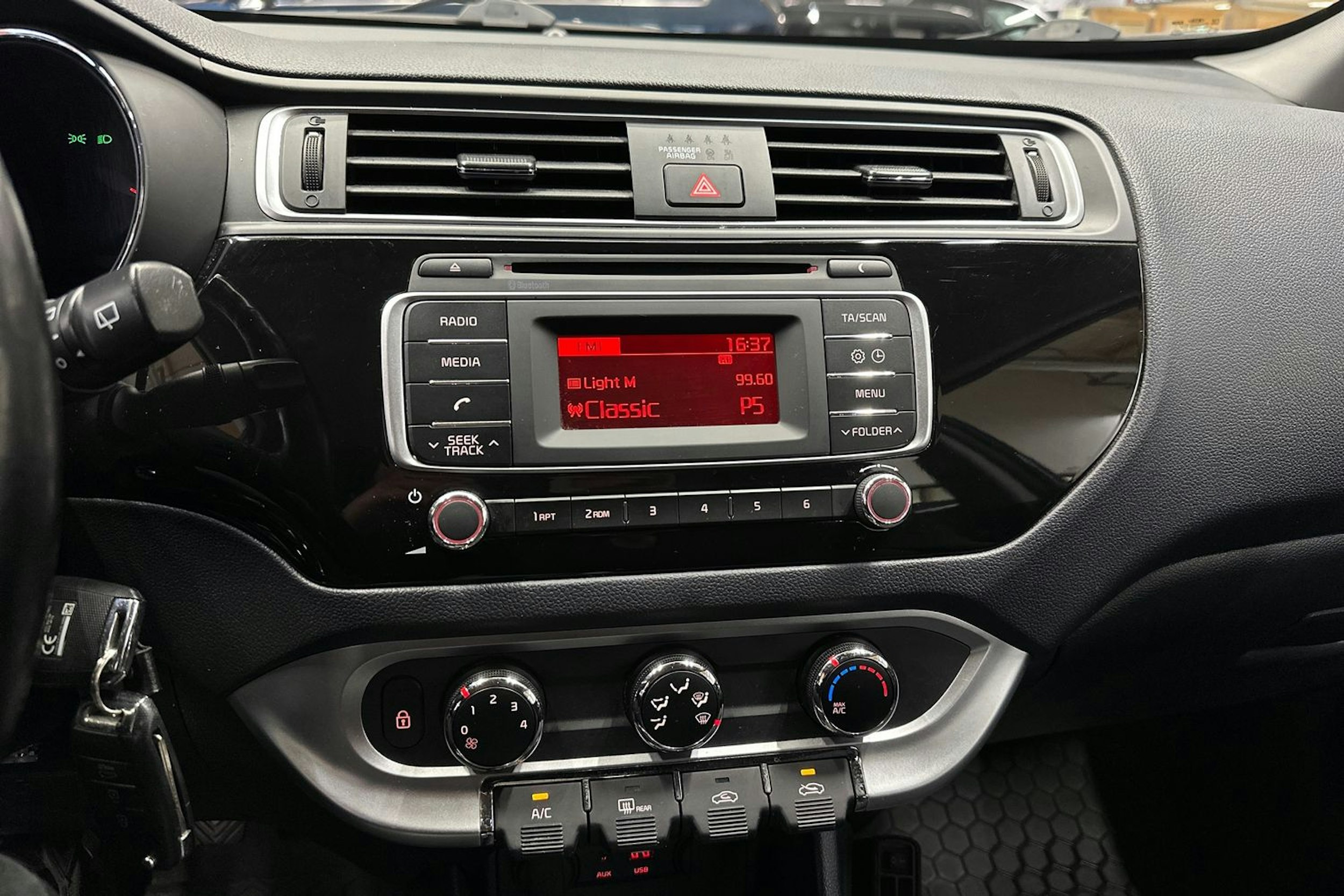 harmaa Kia Rio 2016 kuva 19.