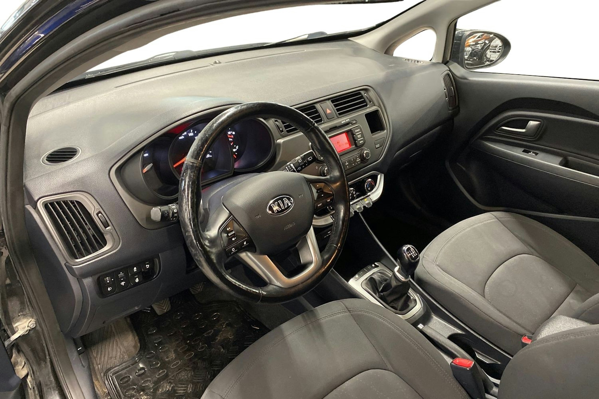 musta Kia Rio 2015 kuva 3.