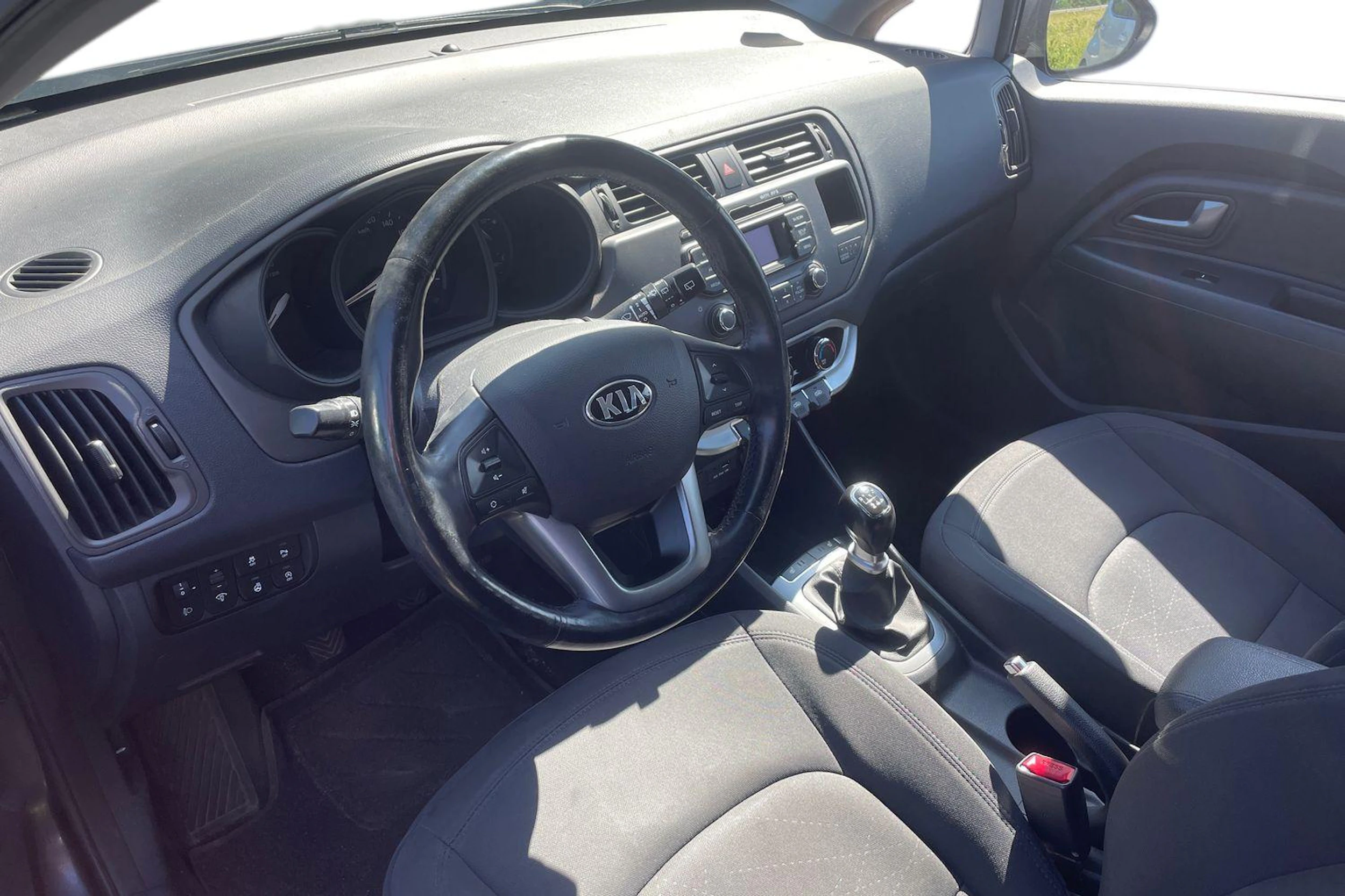 harmaa Kia Rio 2015 kuva 3.