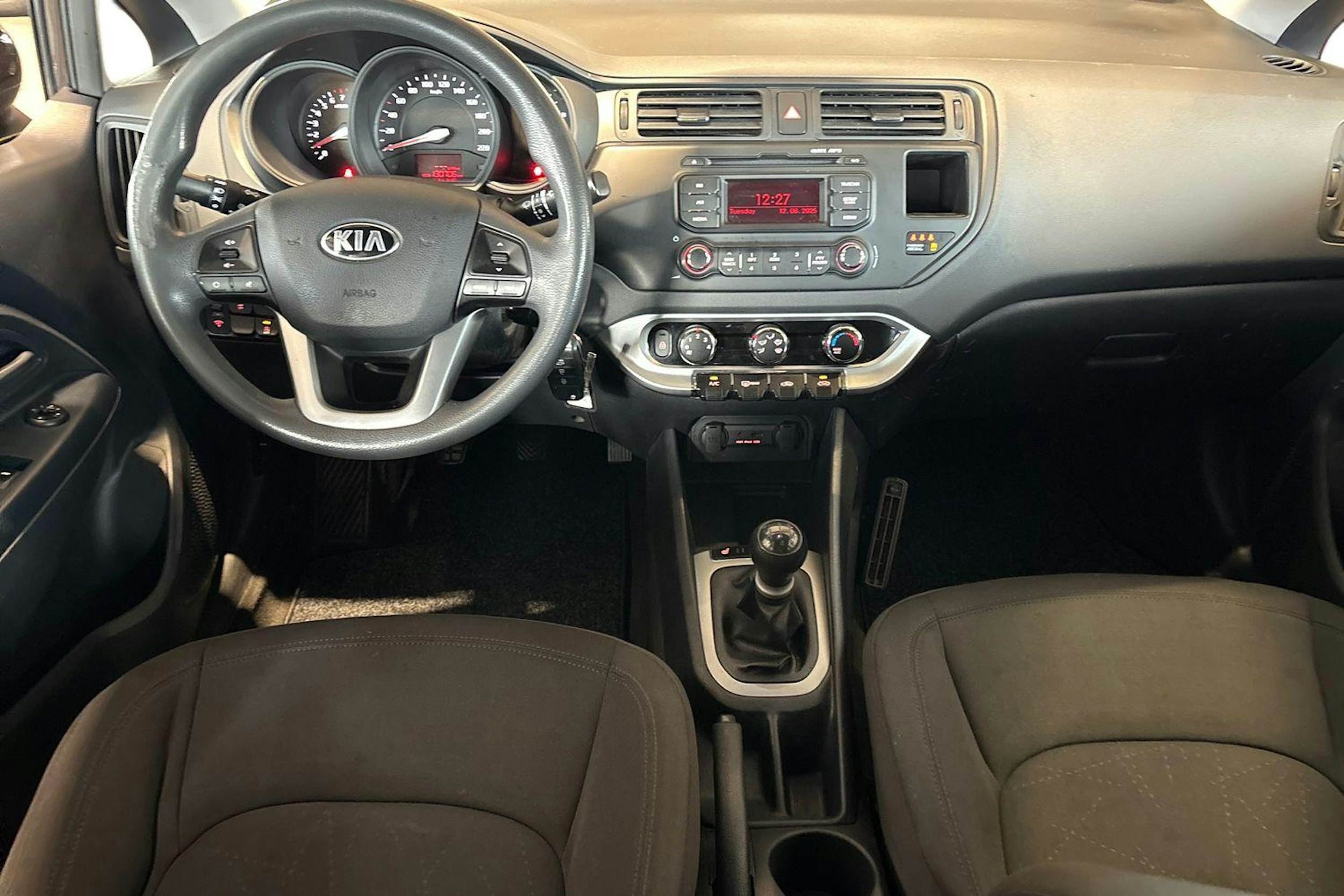 ruskea (beige) Kia Rio 2015 kuva 9.