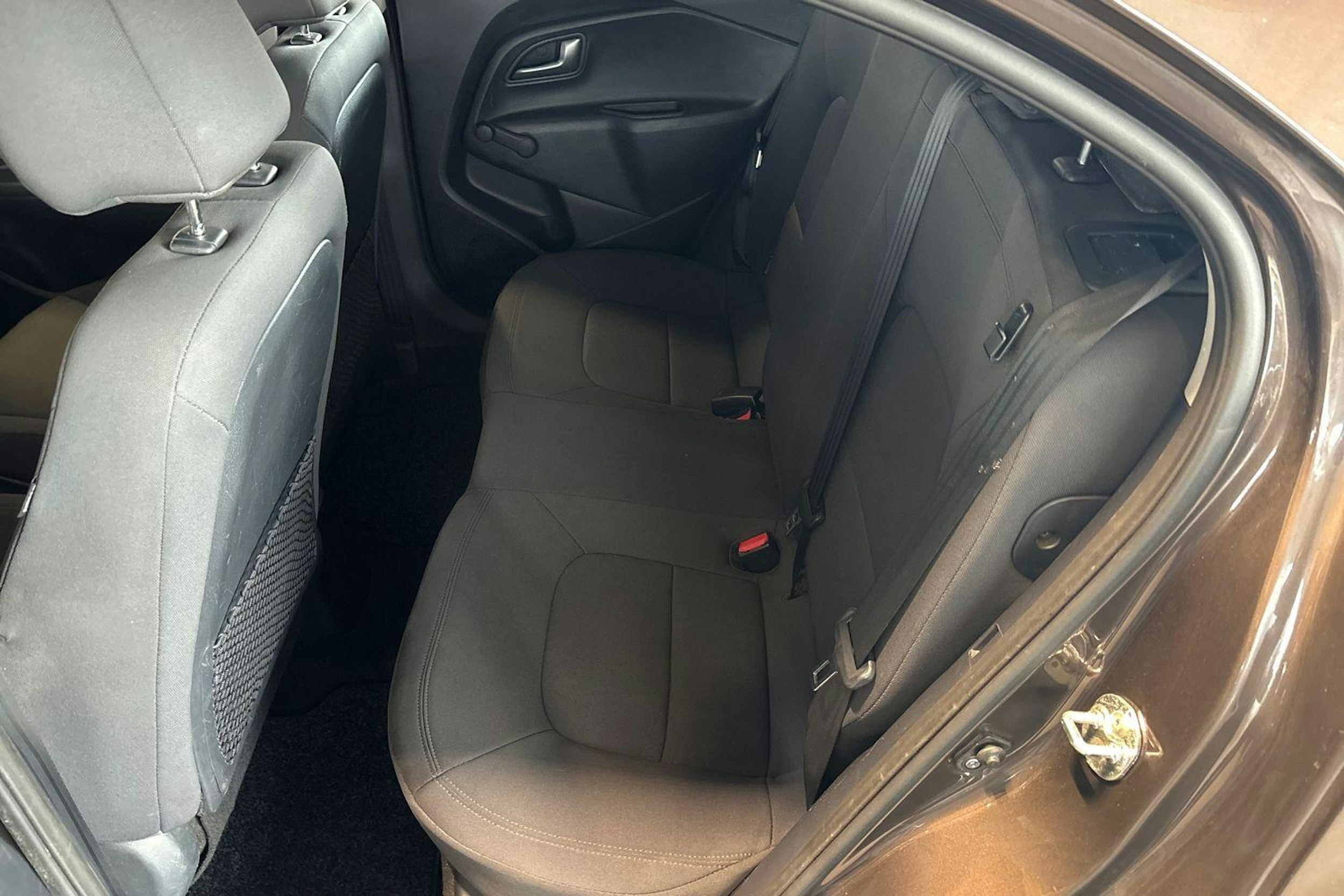 ruskea (beige) Kia Rio 2015 kuva 10.