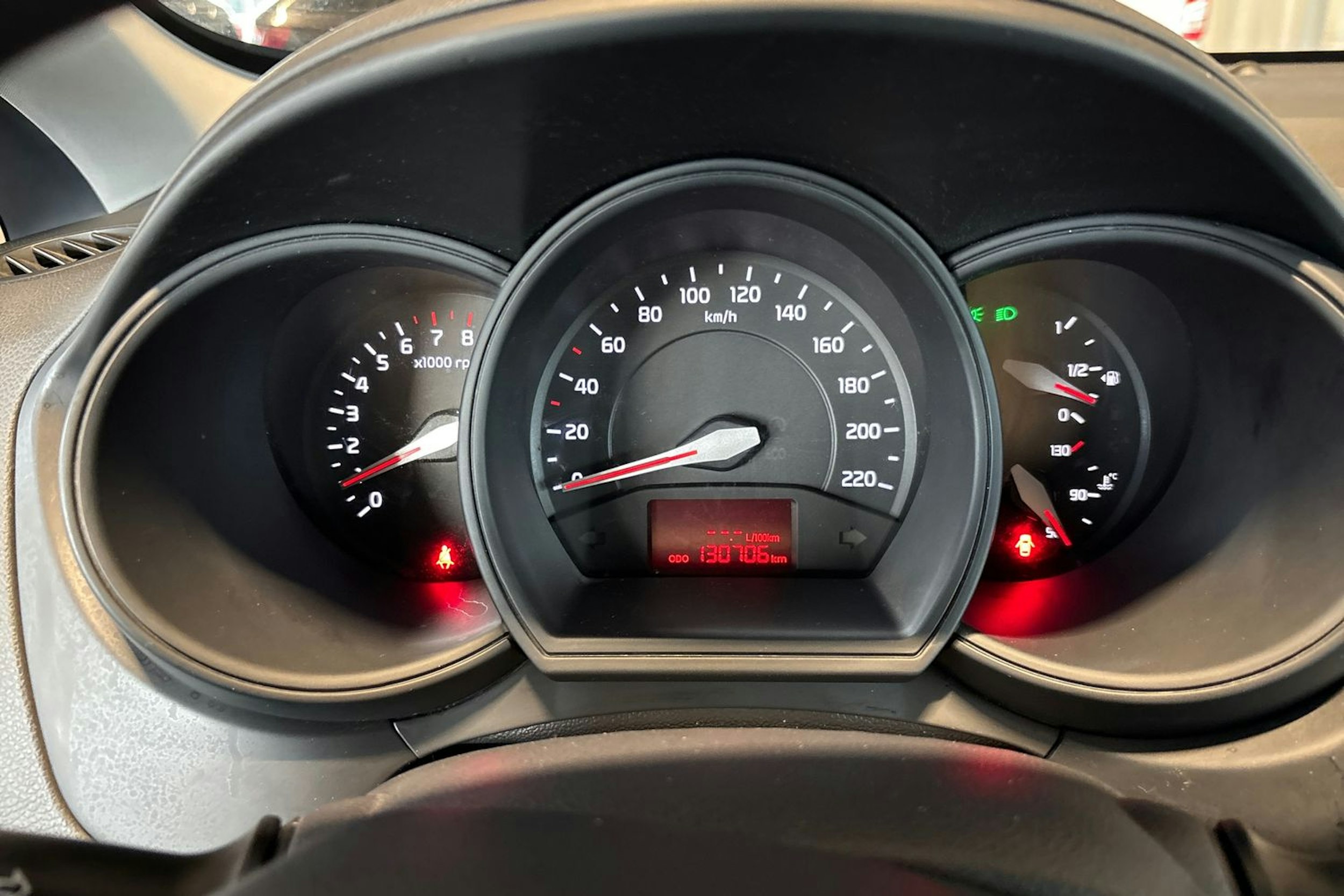 ruskea (beige) Kia Rio 2015 kuva 14.