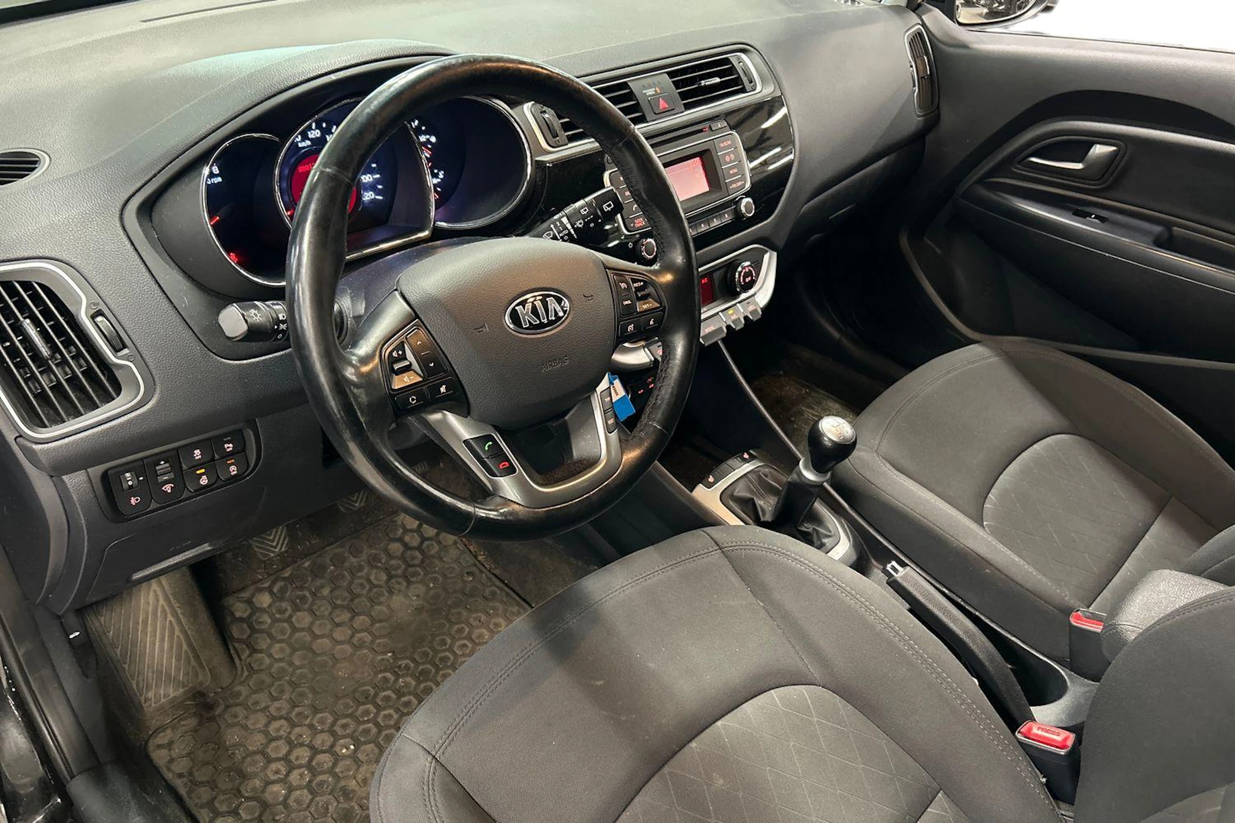 musta Kia Rio 2016 kuva 3.