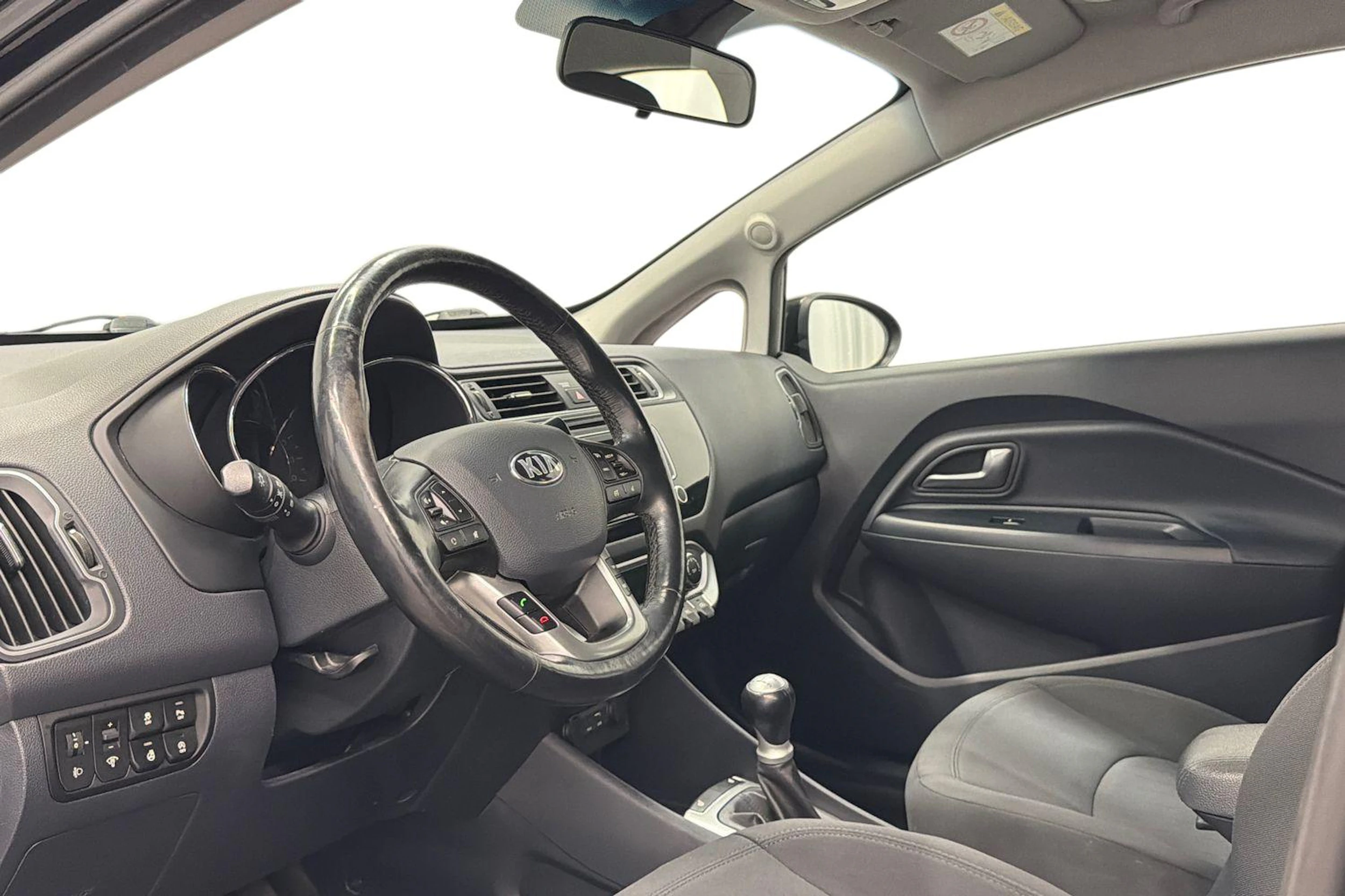 musta Kia Rio 2016 kuva 6.