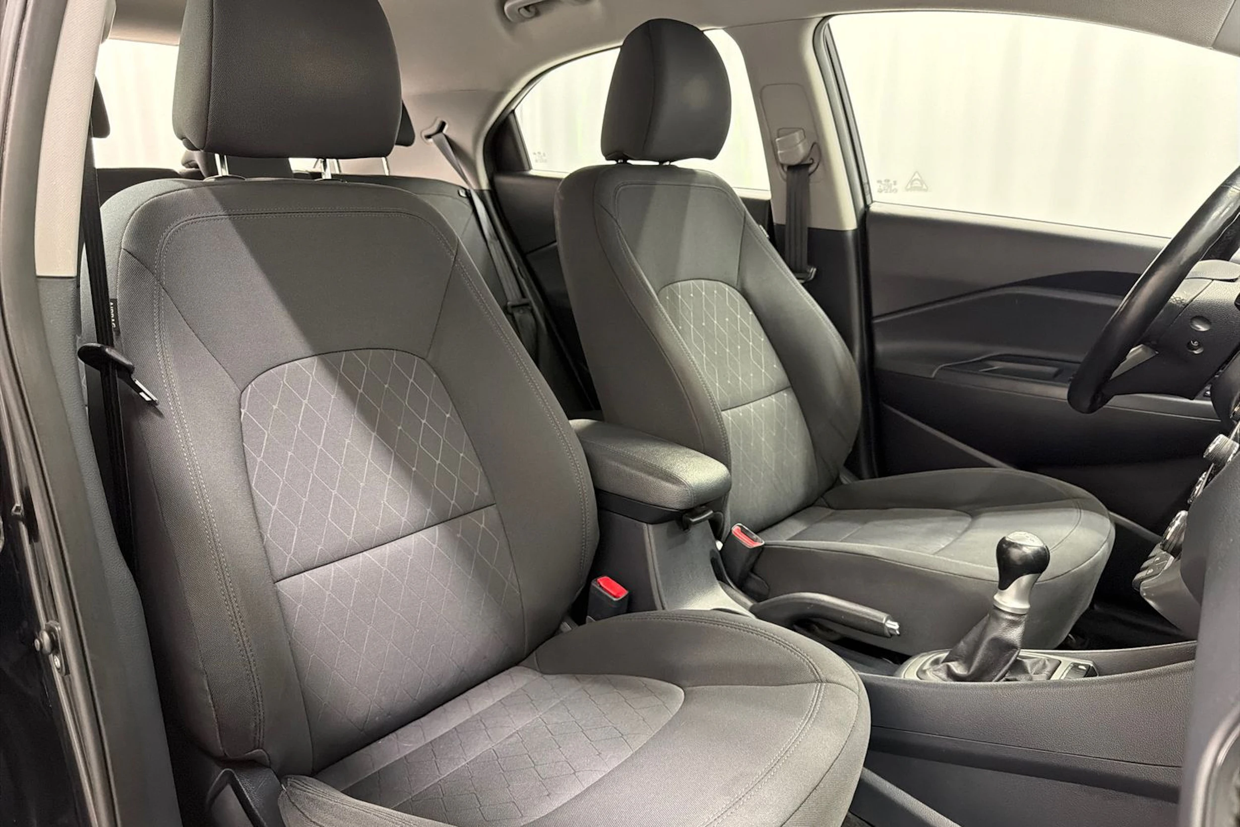 musta Kia Rio 2016 kuva 11.